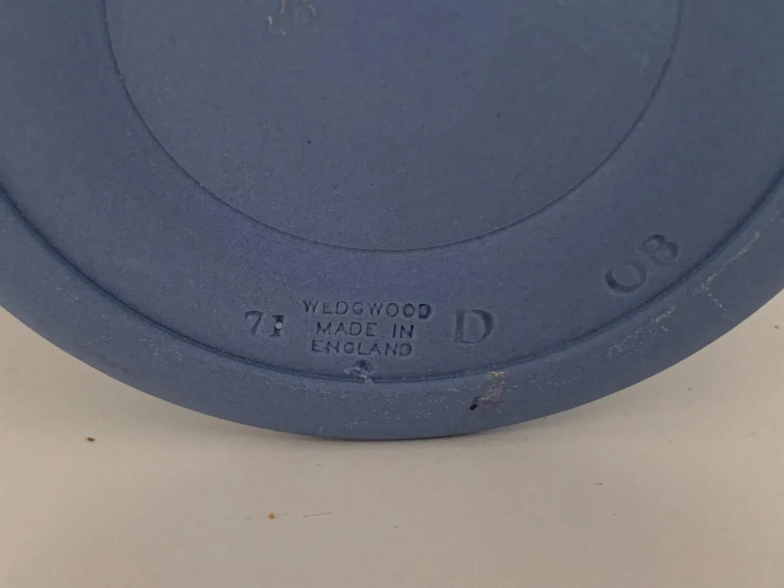 1960s English Neoclassical Wedgwood Jasperware Blue and White Vase - 5