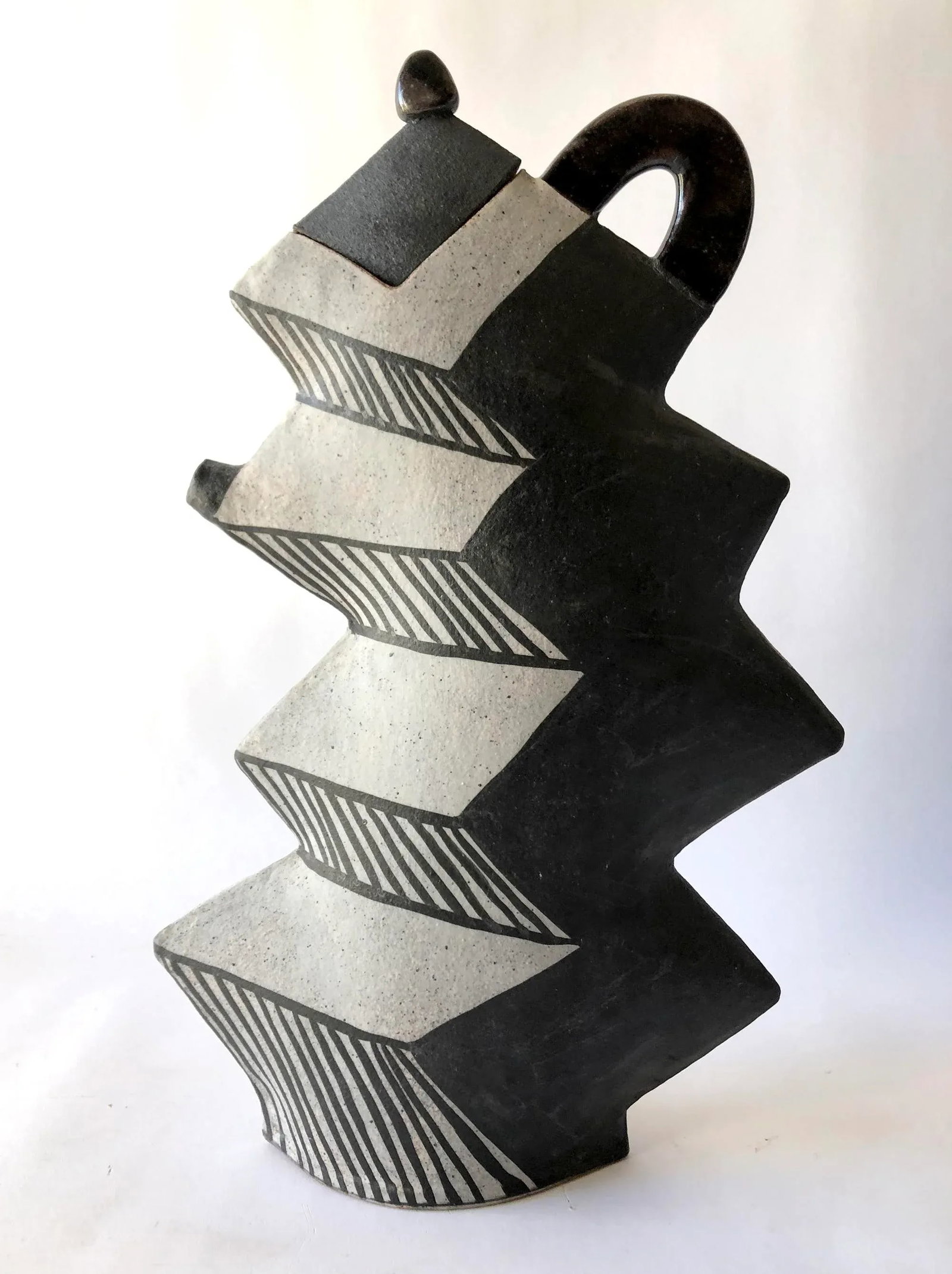 1980s Kazuko Matthews Stoneware Post Modern California Studio Zig Zag Tea Pot With Lid - 4