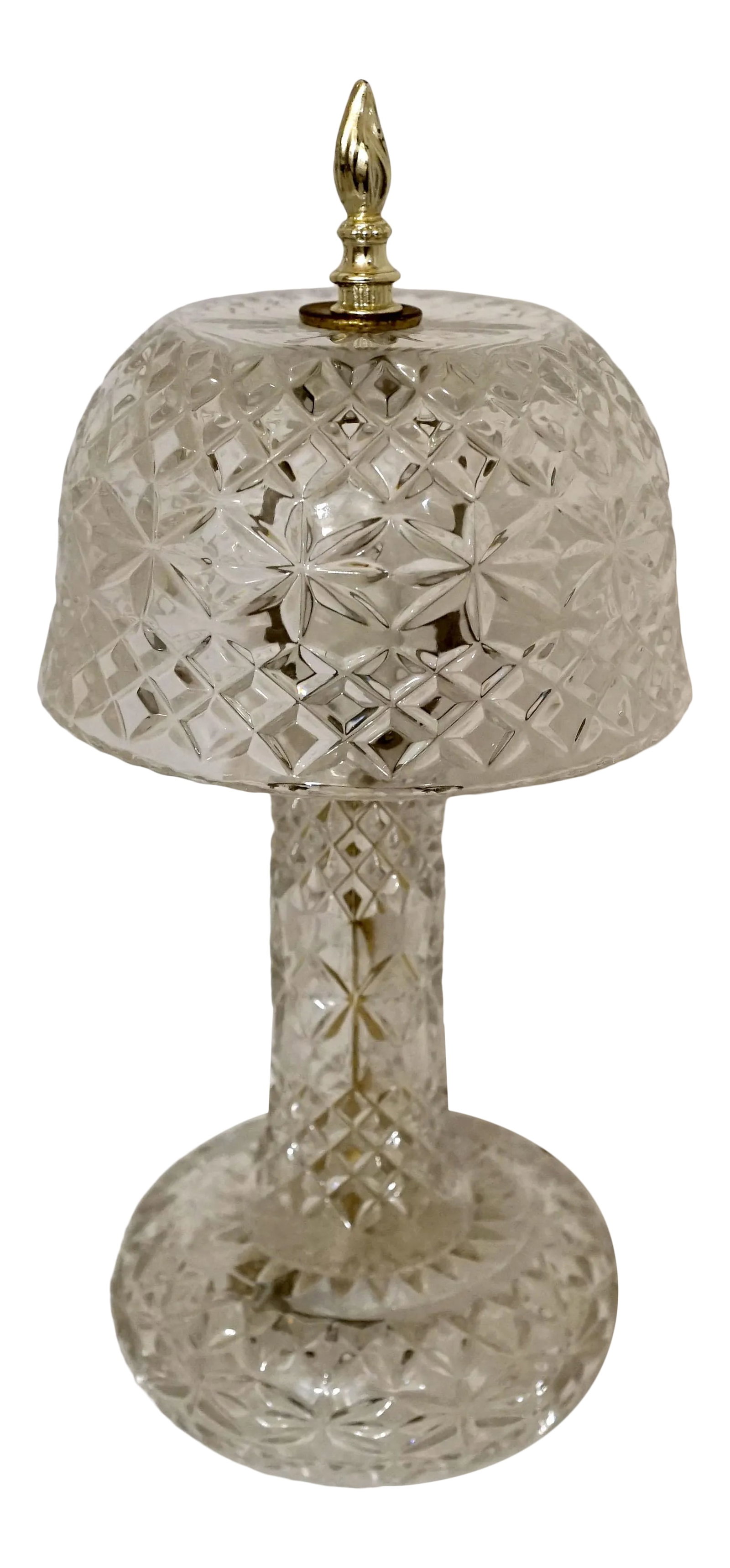 1940s Art Deco American Mushroom Form Pressed Crystal Leaded Table Lamp: 1940s-50s Vintage Pressed Leaded Crystal Mushroom form lamp makes a beautiful display piece on or off. This is American or English from the 1940s to 1950s. It is an amazing table lamp. The light