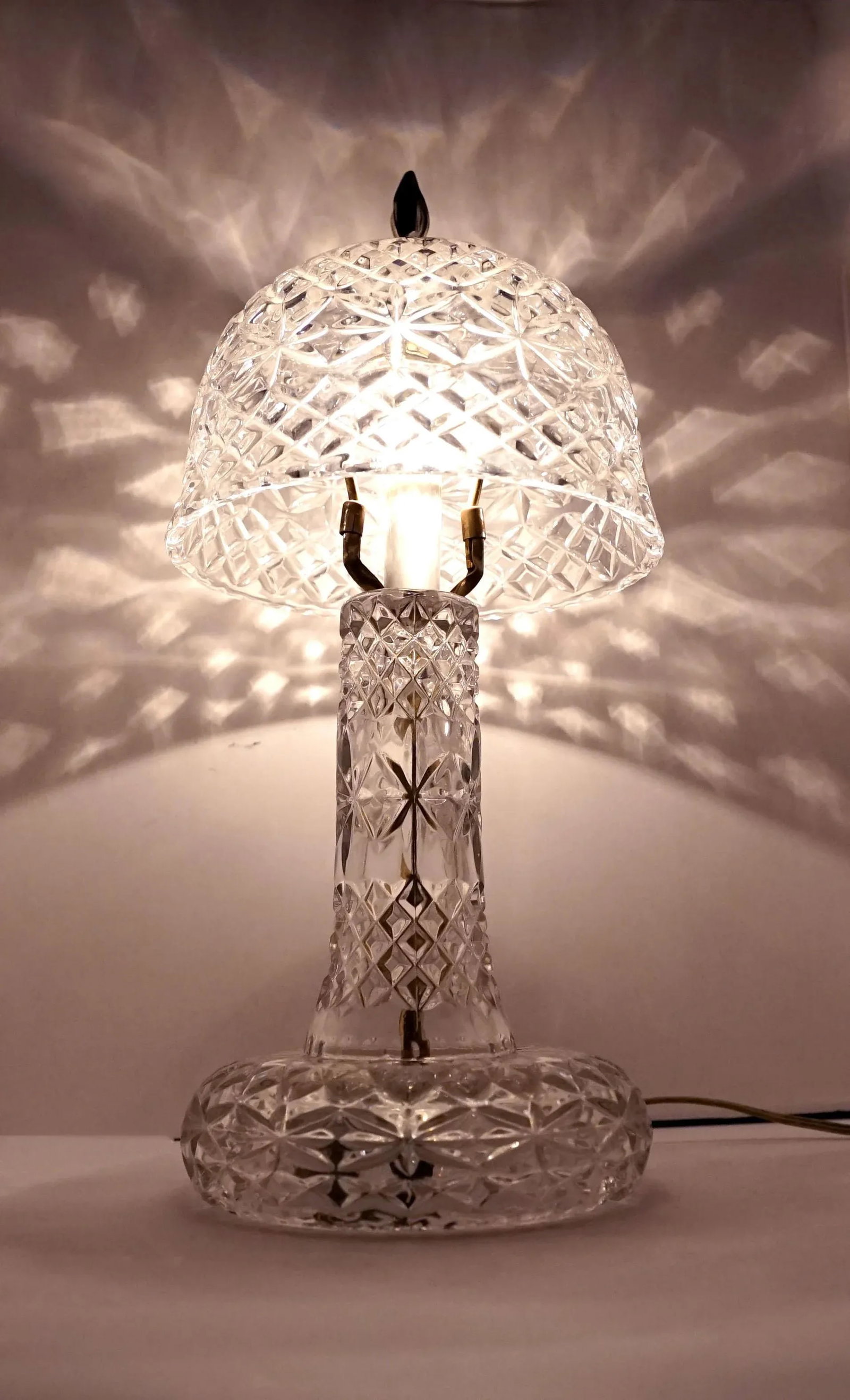 1940s Art Deco American Mushroom Form Pressed Crystal Leaded Table Lamp - 3