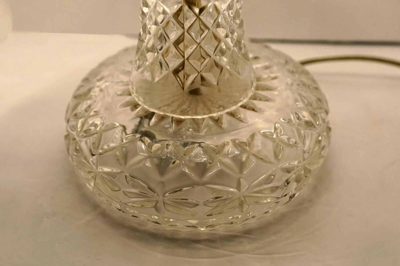 1940s Art Deco American Mushroom Form Pressed Crystal Leaded Table Lamp - 5