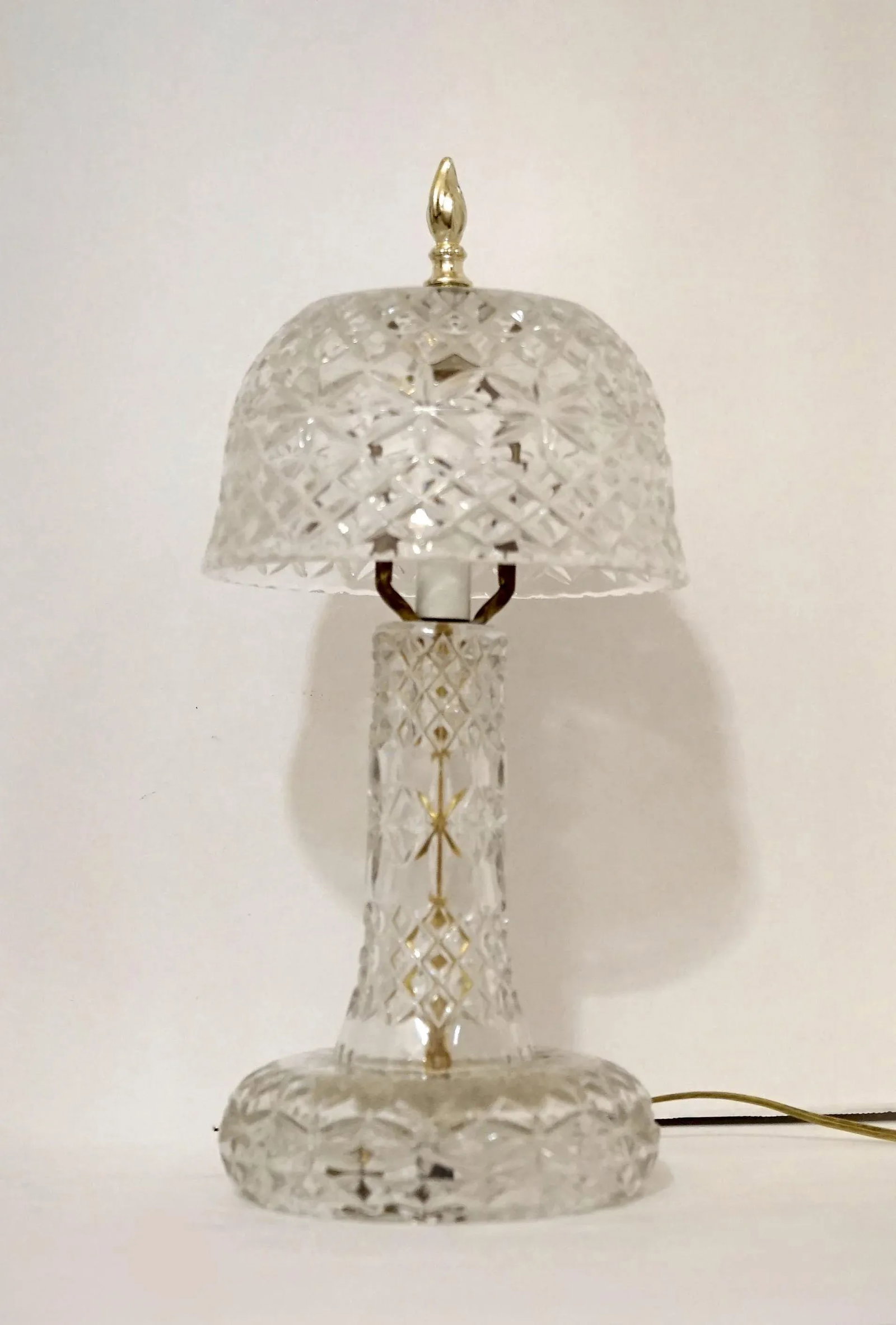 1940s Art Deco American Mushroom Form Pressed Crystal Leaded Table Lamp - 7