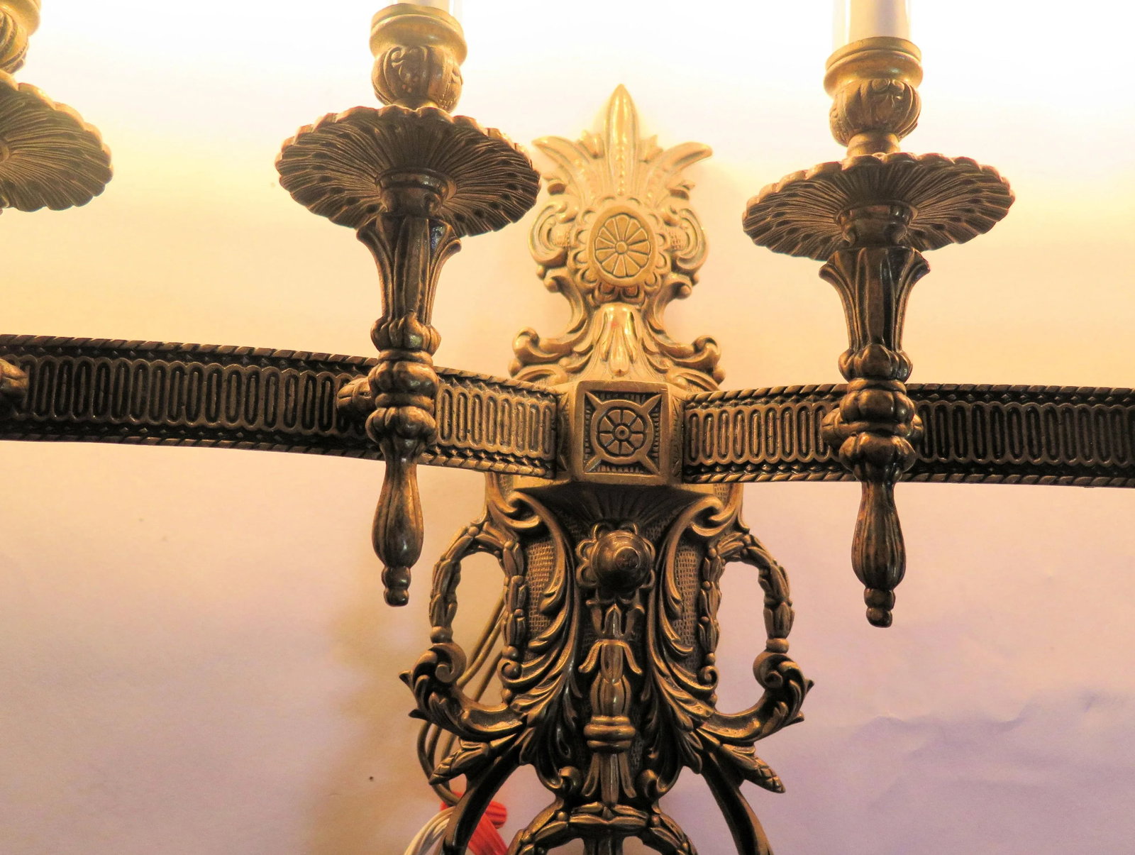 1950s Hollywood Regency 8 Light Single Brass Wall Sconce - 3