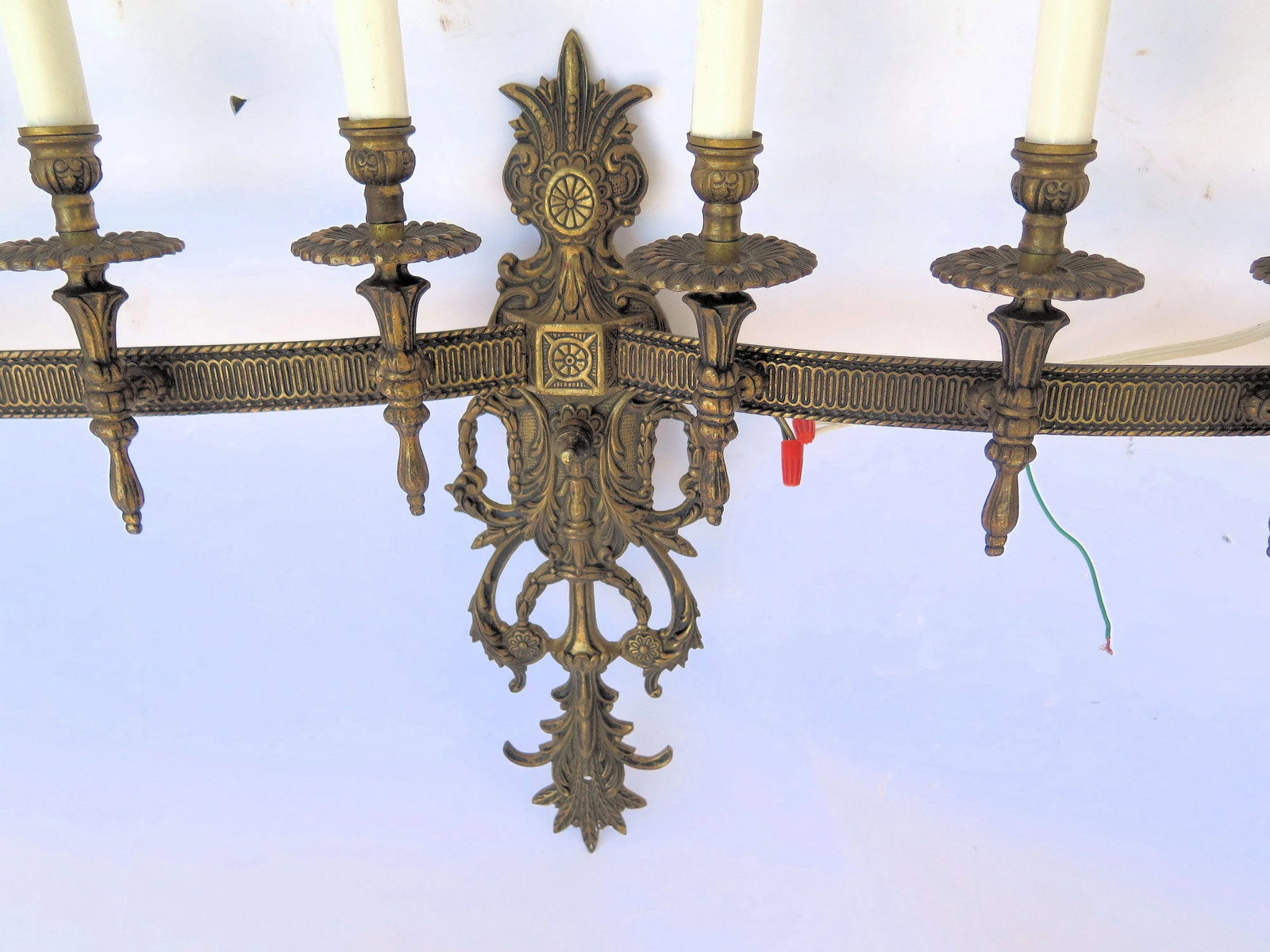 1950s Hollywood Regency 8 Light Single Brass Wall Sconce - 5