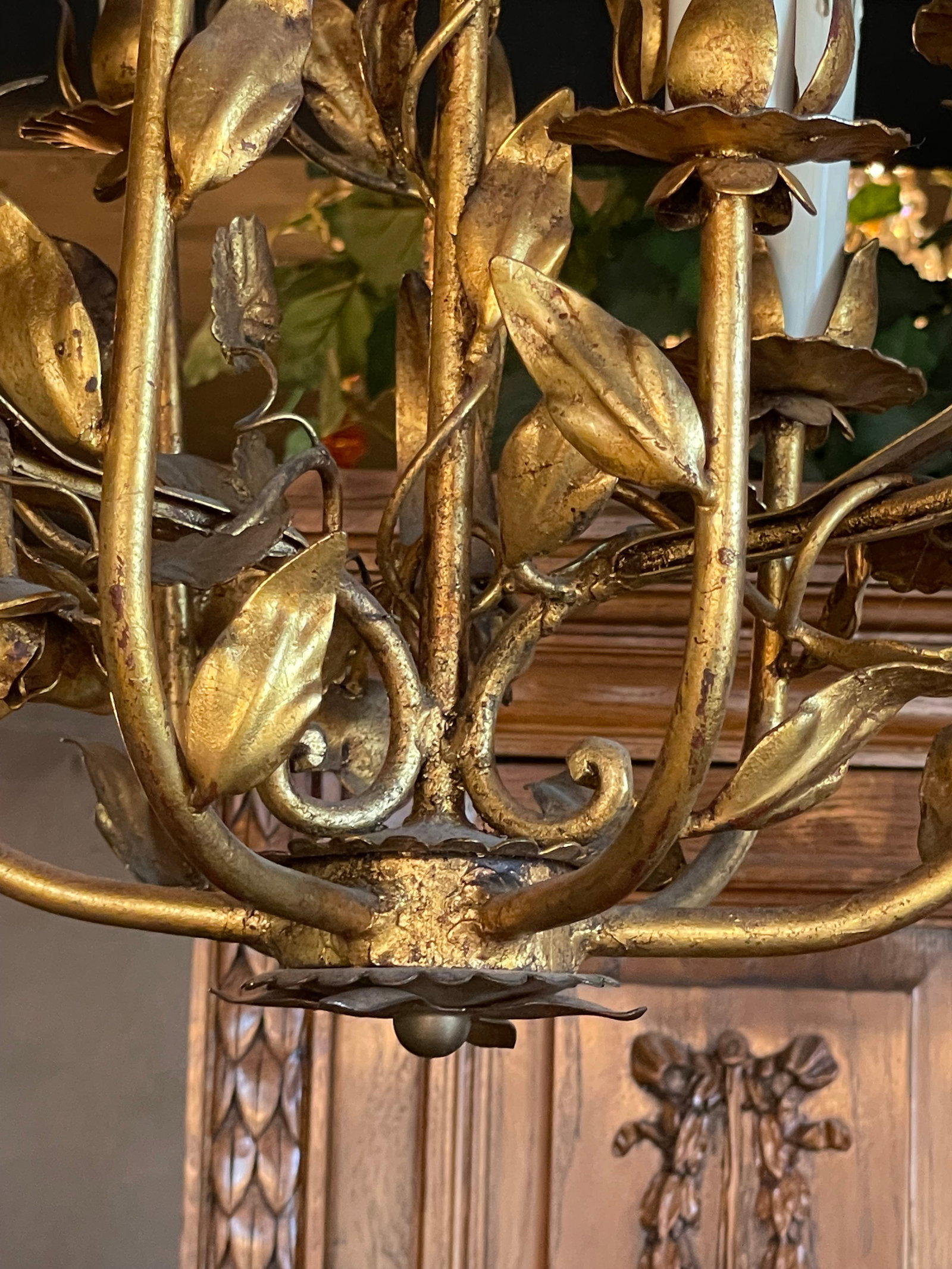 Vintage 1960s Italian Mid Century Hollywood Regency Six Light Gilt Floral Chandelier - 9