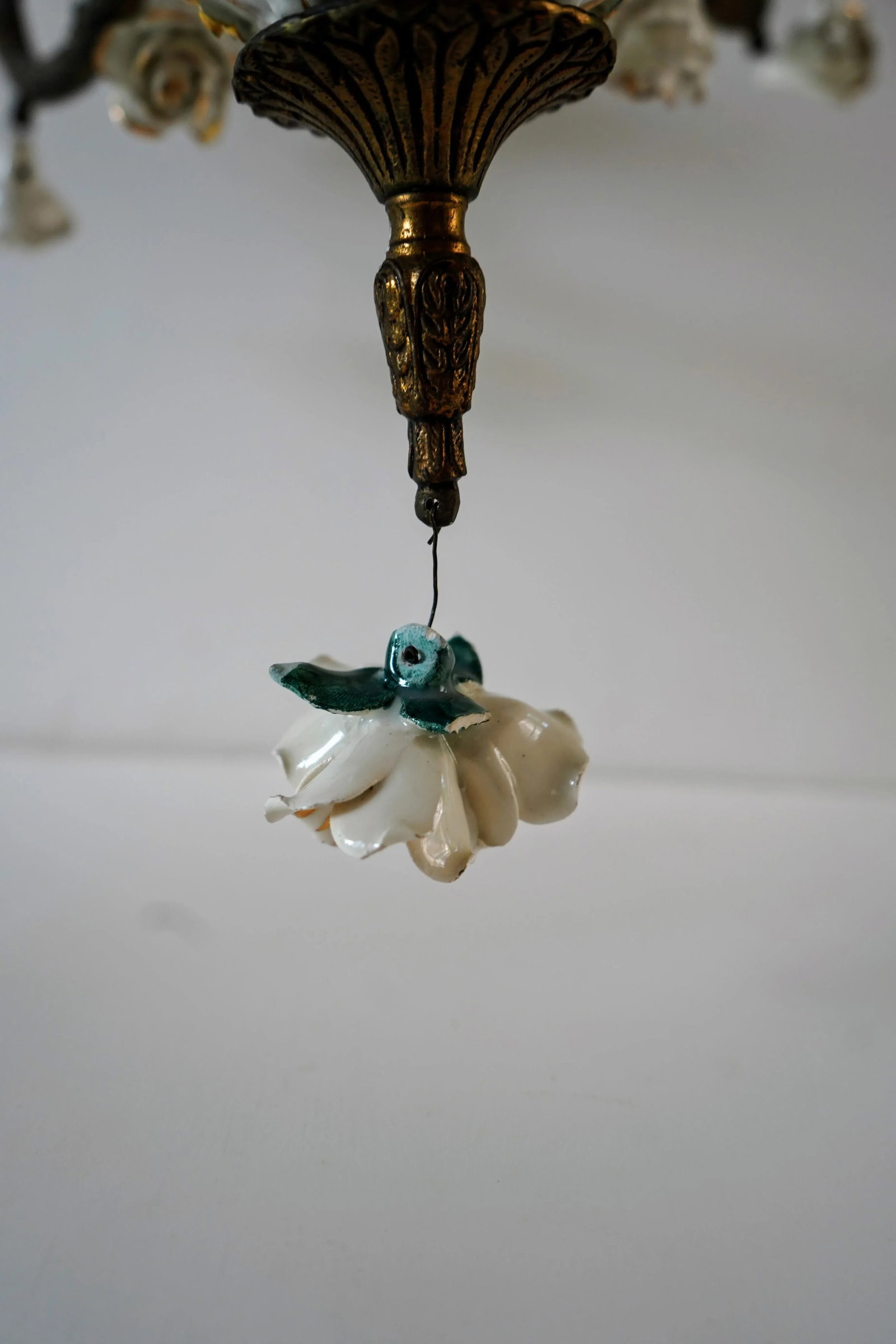 Vintage 1950s Italian Capodimonte Style Porcelain and Brass Six Light Chandelier - 11