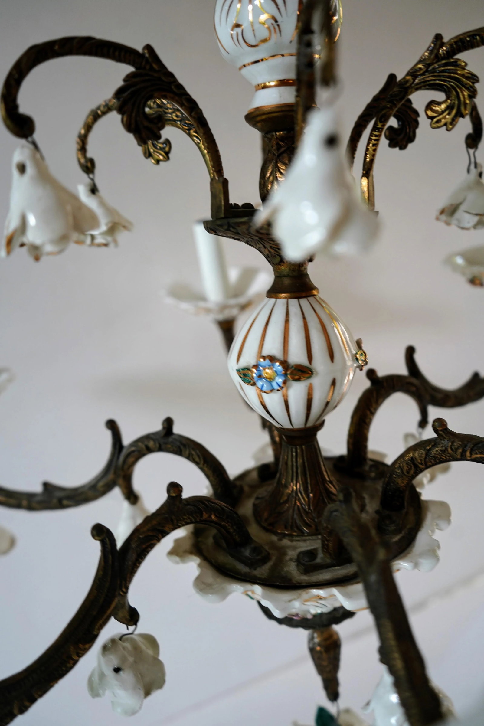 Vintage 1950s Italian Capodimonte Style Porcelain and Brass Six Light Chandelier - 8