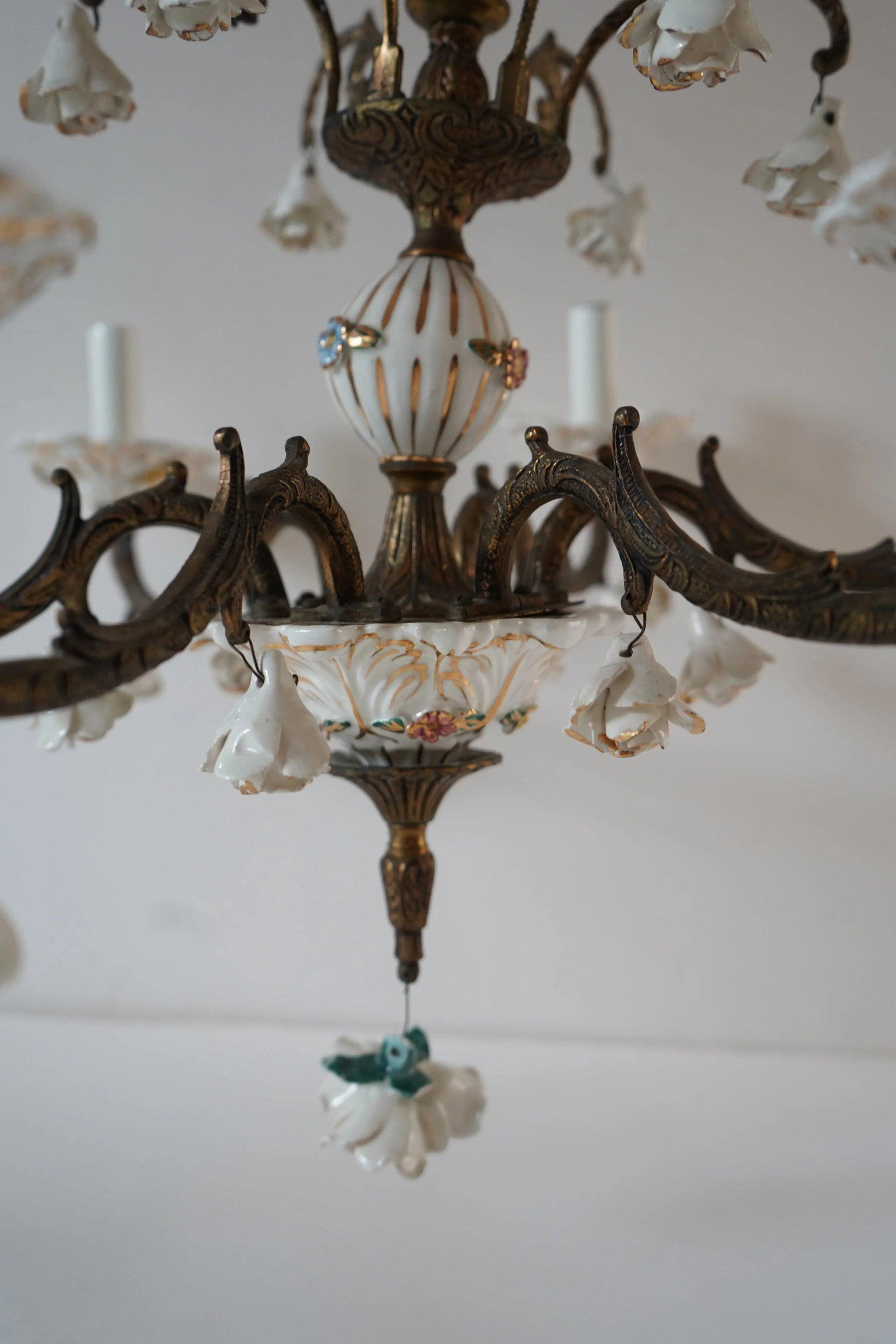 Vintage 1950s Italian Capodimonte Style Porcelain and Brass Six Light Chandelier - 9