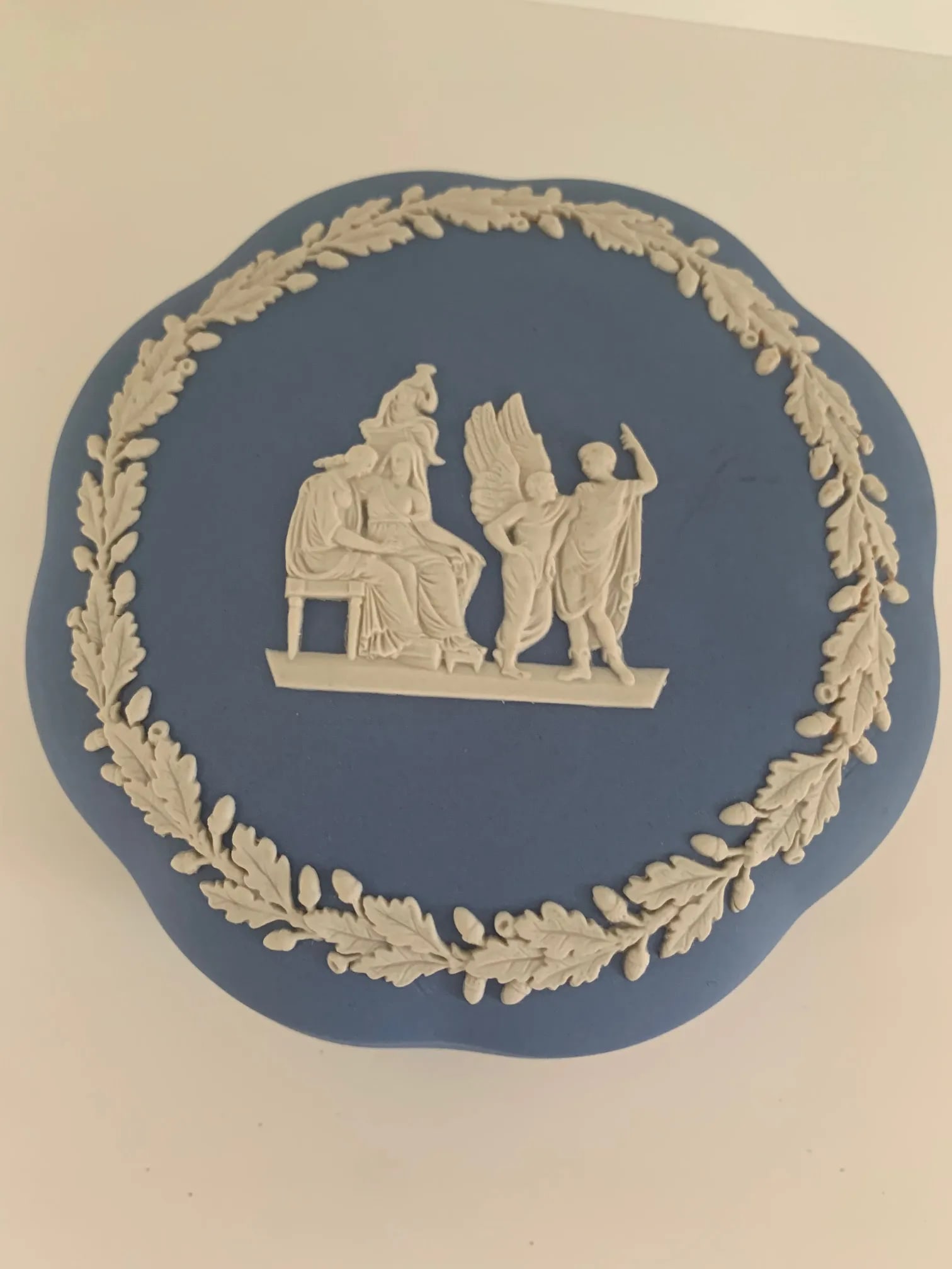 English Neoclassical Wedgwood Jasperware Blue and White Bomboniere - 13
