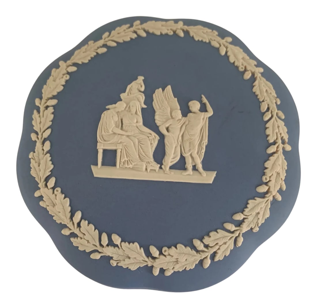 English Neoclassical Wedgwood Jasperware Blue and White Bomboniere: English Neoclassical Bomboniere Wedgwood Jasperware Blue and White. The most comprehensive presentation to date of Wedgwood, English purveyor of fine china, porcelain, and luxury accessories known for