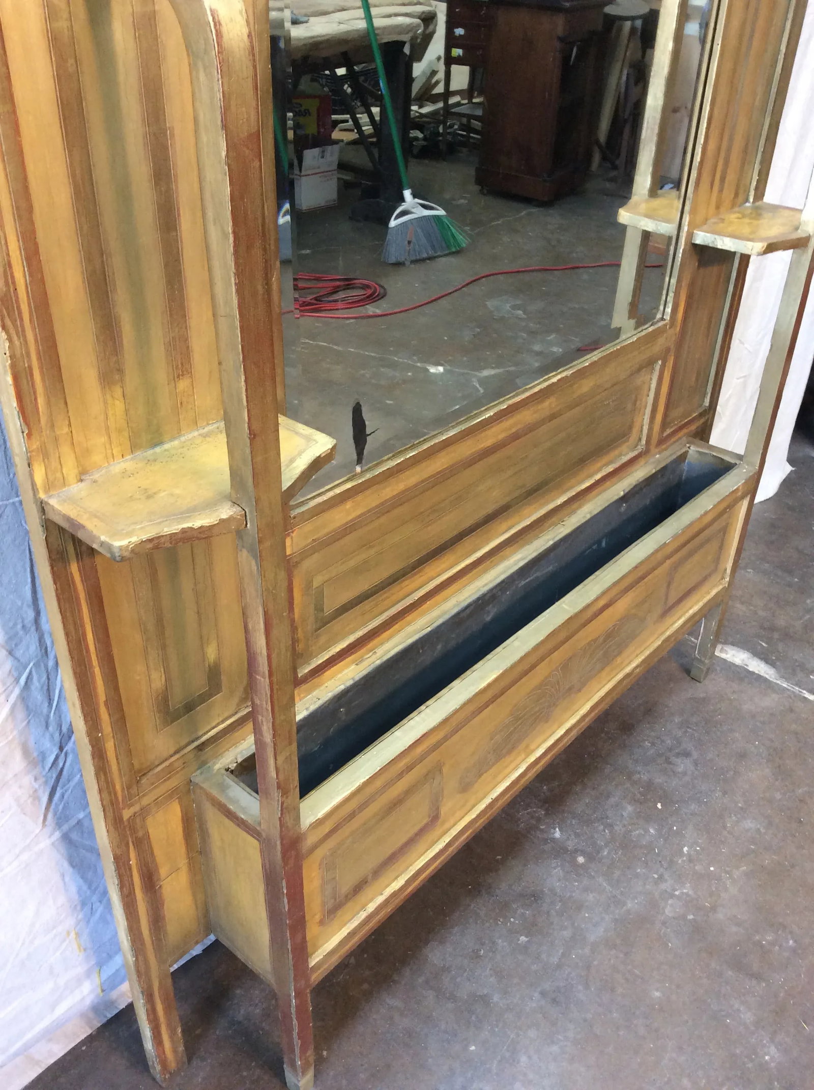 Early 1900s French Art Deco Gold Gilt Hall Mirror Jardinere - 4