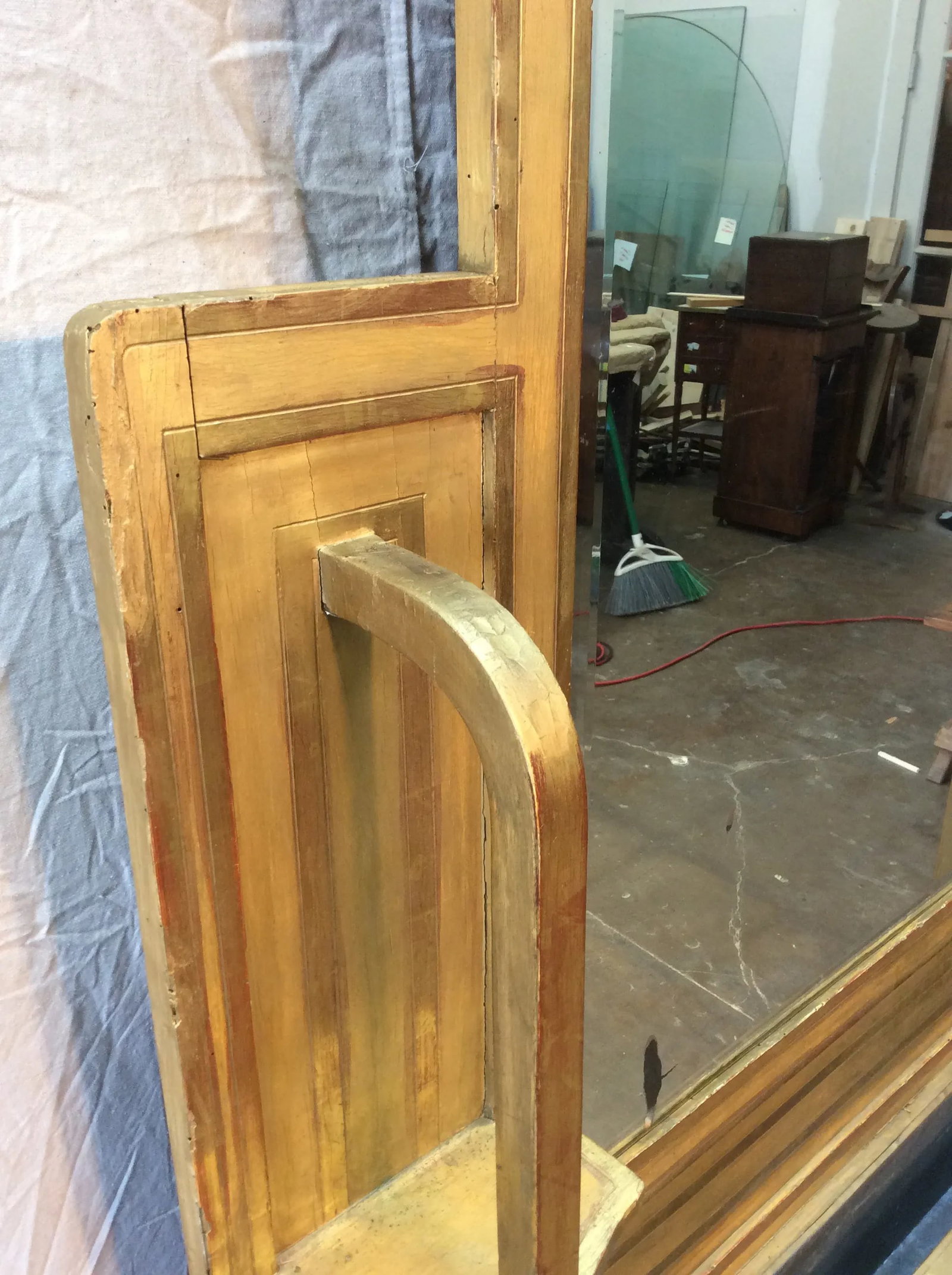 Early 1900s French Art Deco Gold Gilt Hall Mirror Jardinere - 5