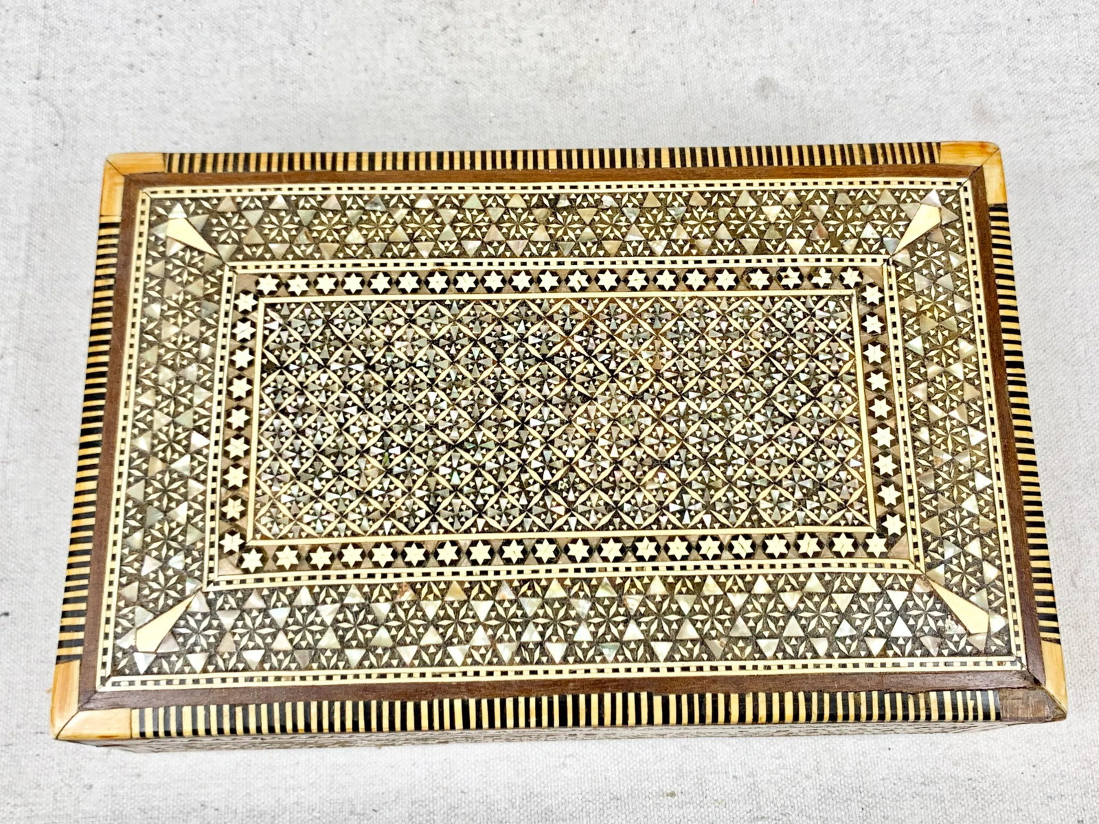 Mid 20th Century Vintage Rectangular Inlaid Mother of Pearl Jewelry Box - 10