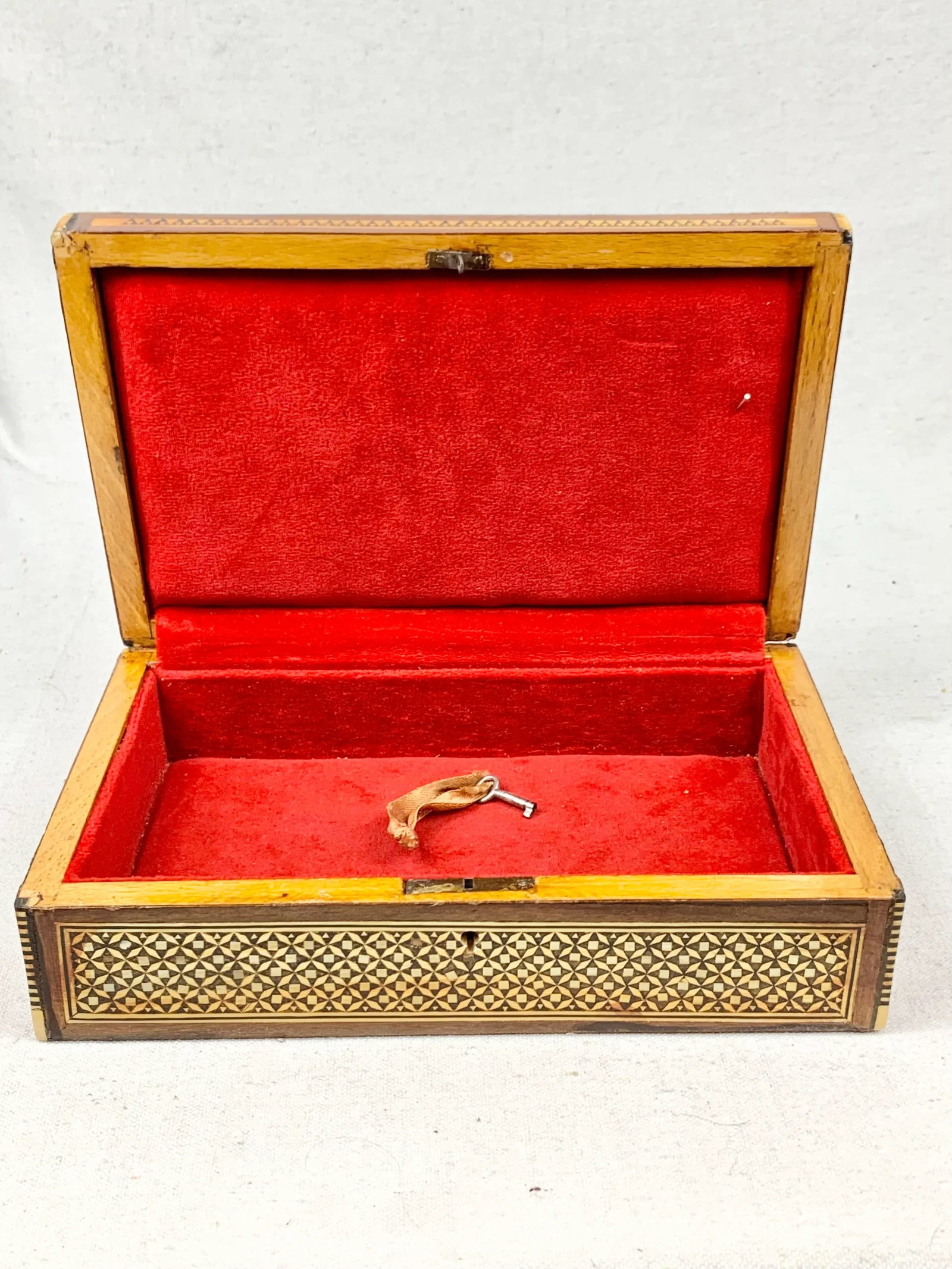 Mid 20th Century Vintage Rectangular Inlaid Mother of Pearl Jewelry Box - 11