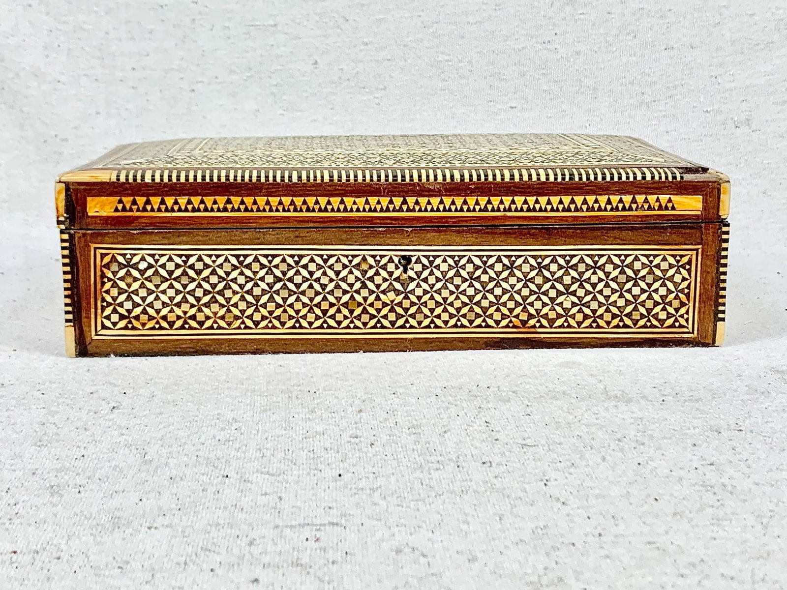 Mid 20th Century Vintage Rectangular Inlaid Mother of Pearl Jewelry Box - 2