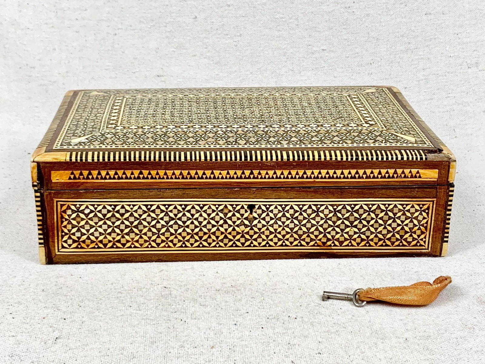 Mid 20th Century Vintage Rectangular Inlaid Mother of Pearl Jewelry Box - 3