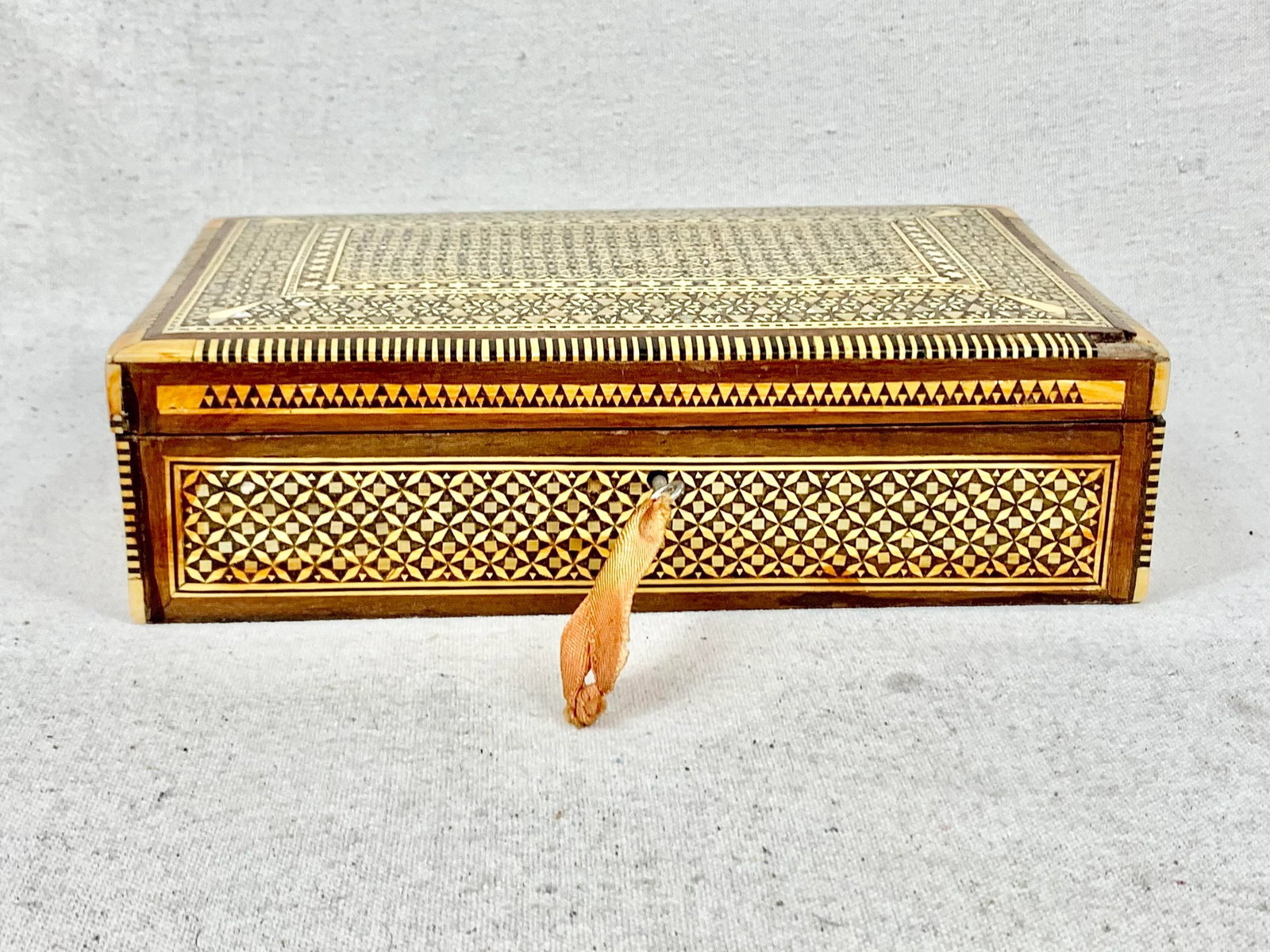 Mid 20th Century Vintage Rectangular Inlaid Mother of Pearl Jewelry Box - 4