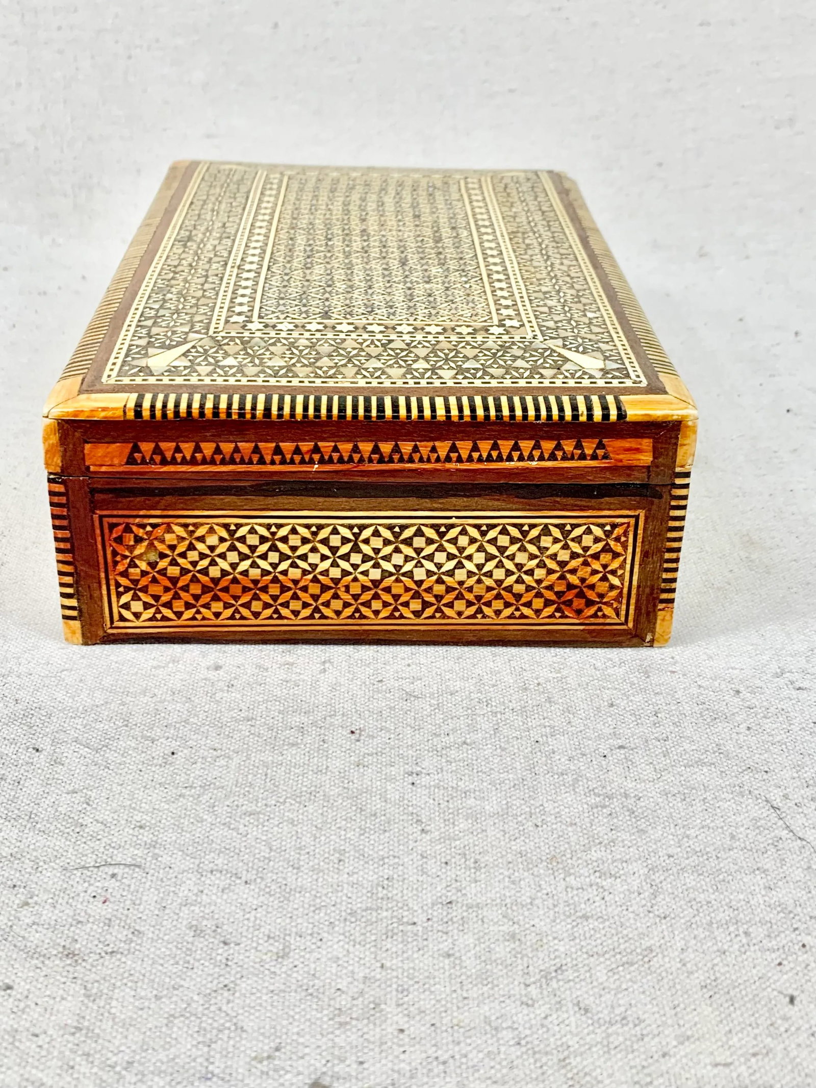 Mid 20th Century Vintage Rectangular Inlaid Mother of Pearl Jewelry Box - 5