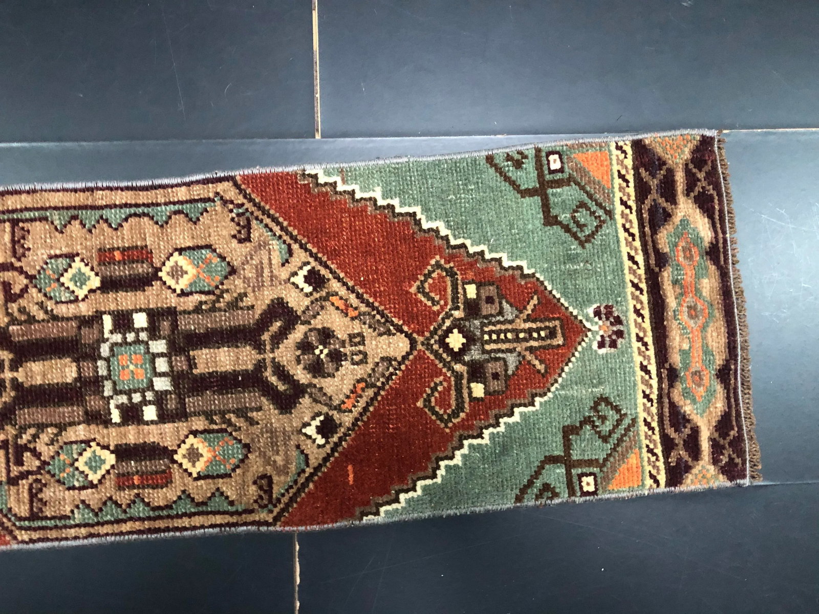 1960s Vintage Burgundy and Green Rug - 3