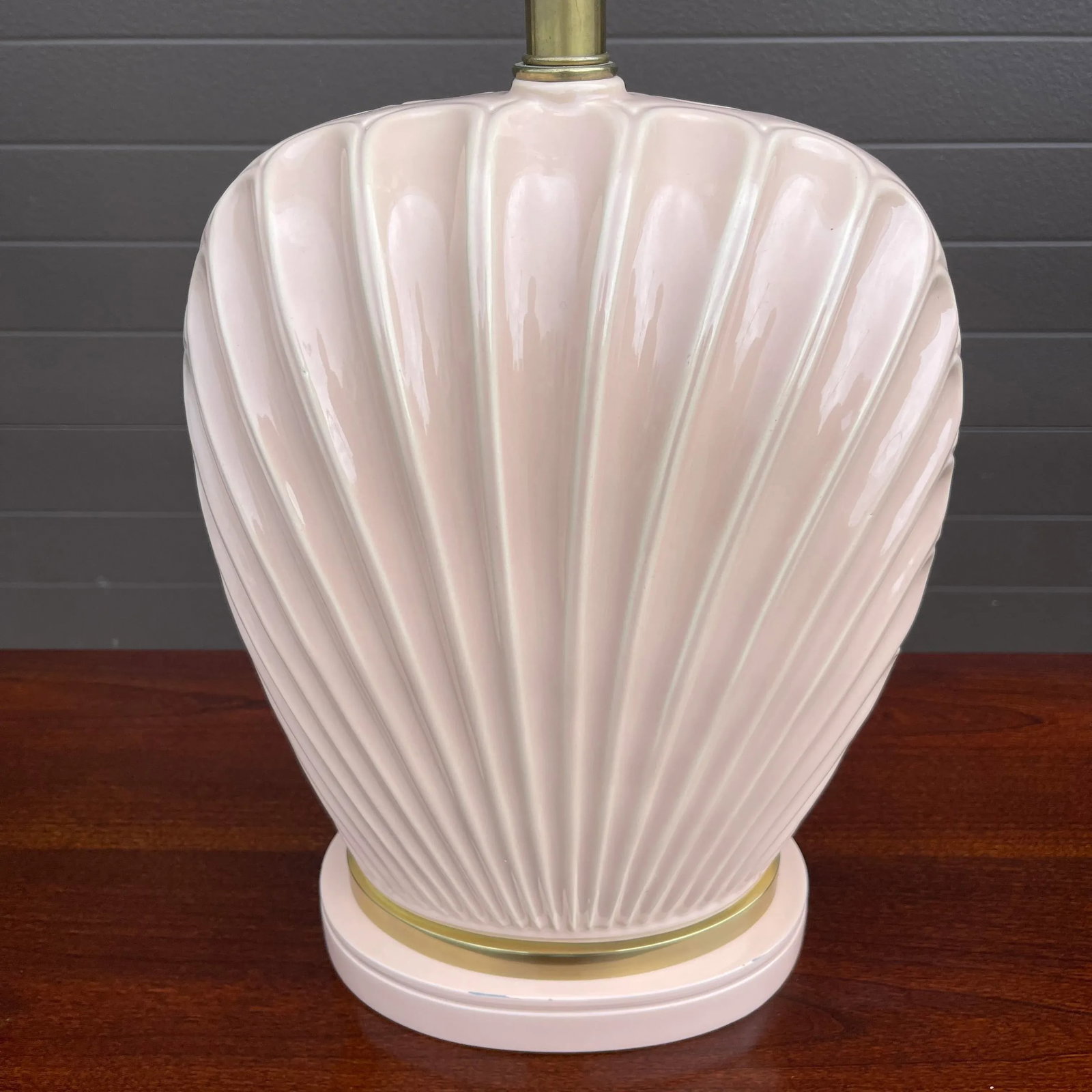 1980s Frederick Cooper Pink Ceramic and Brass Shell Lamp - 4