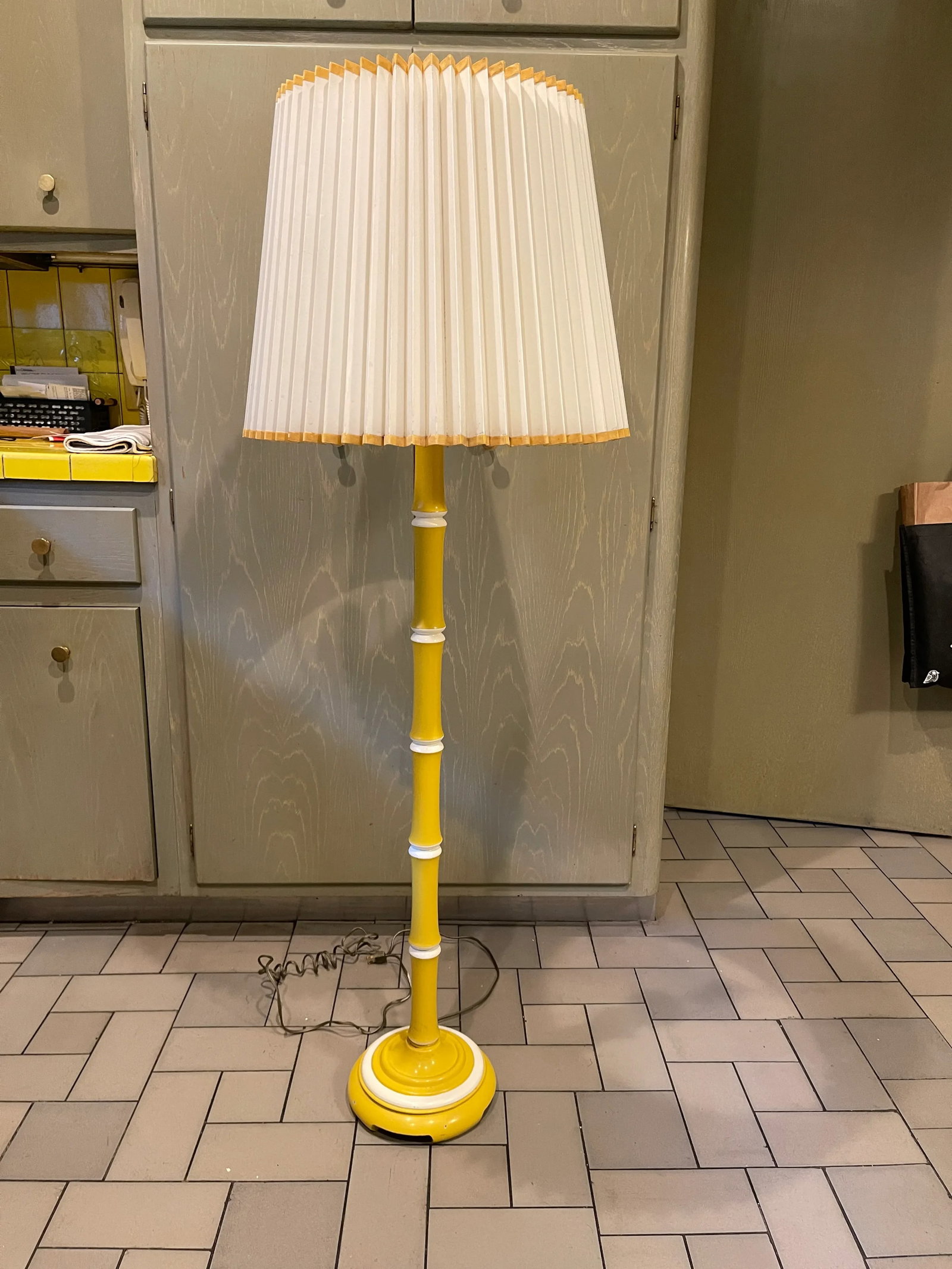 1960s Mid Century Yellow Floor Lamp With Shade - 8