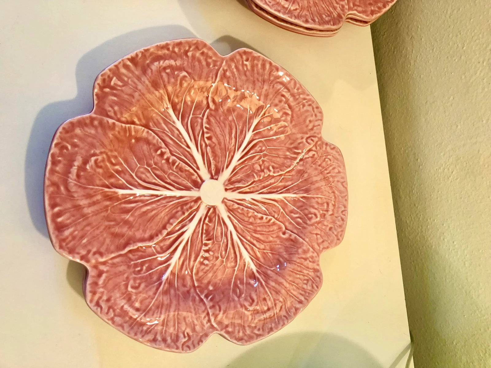 1970s Bordallo Pinheiro Pink Cabbage Plates Set of 6 - 5