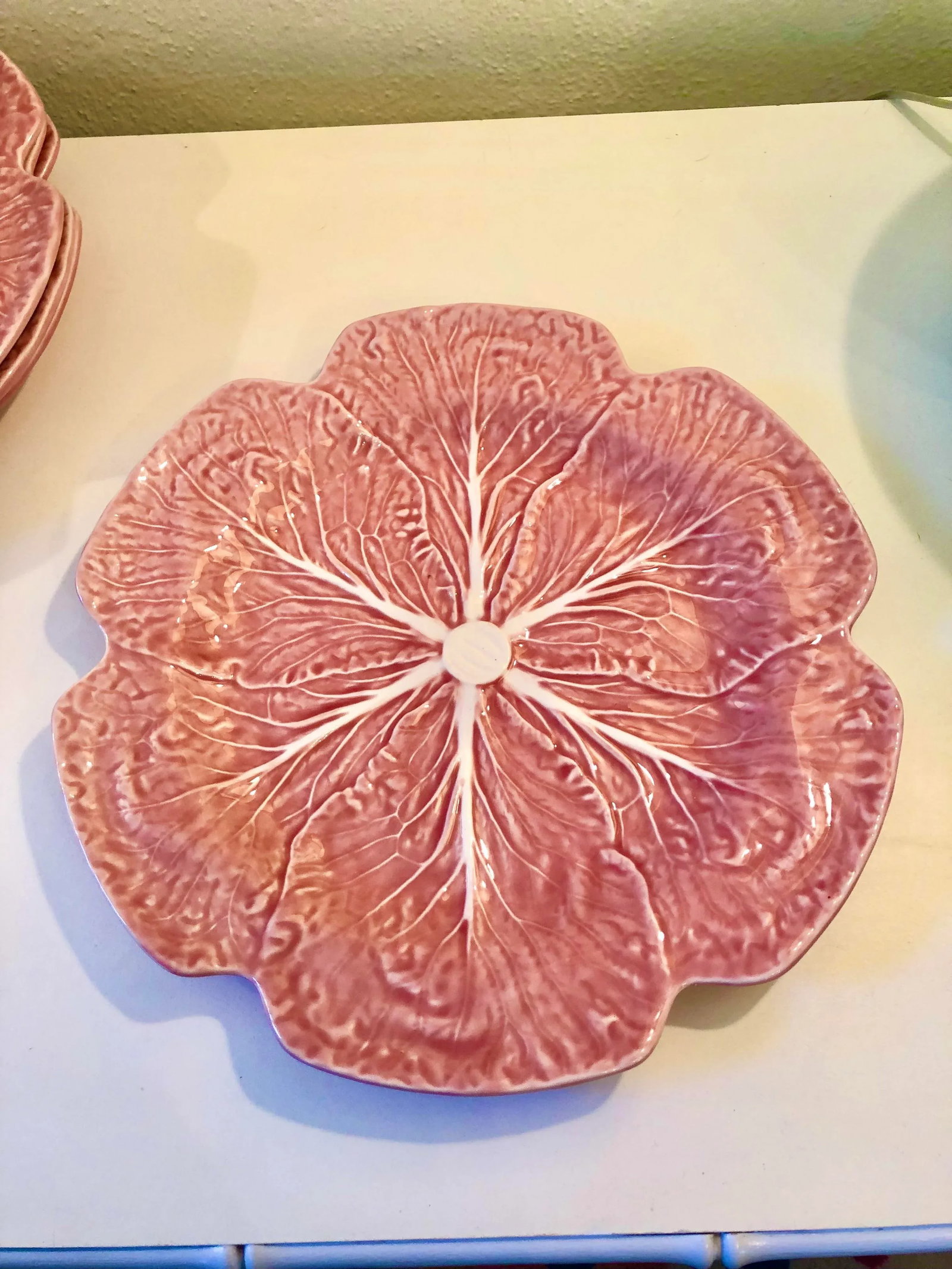 1970s Bordallo Pinheiro Pink Cabbage Plates Set of 6 - 6