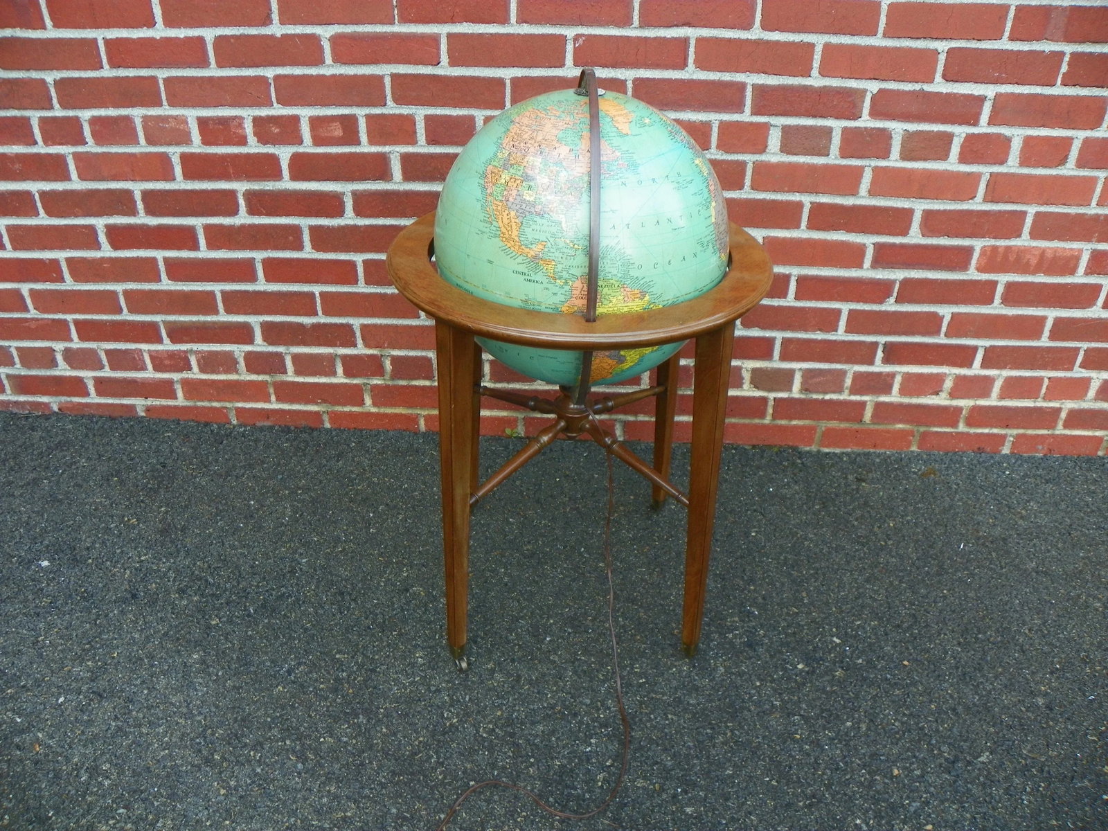 Mid 20th Century Kittinger Illuminated Reploge World Globe on Mahogany Stand - 2