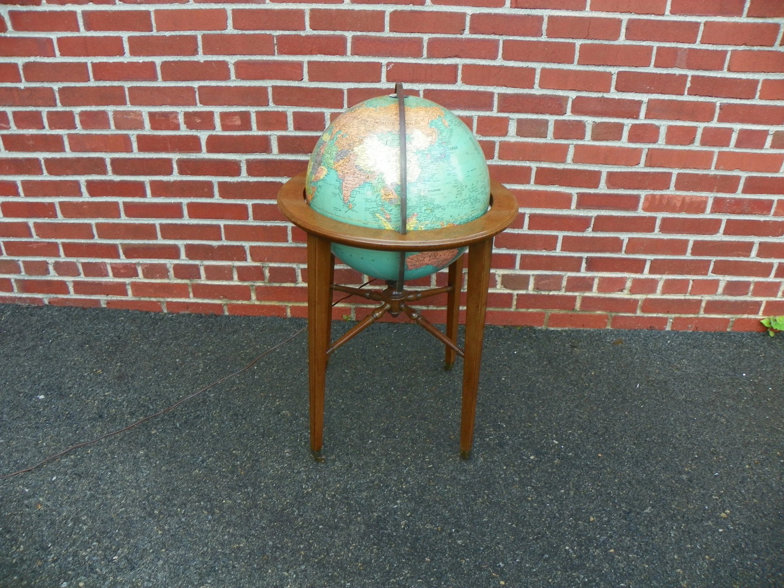 Mid 20th Century Kittinger Illuminated Reploge World Globe on Mahogany Stand - 4