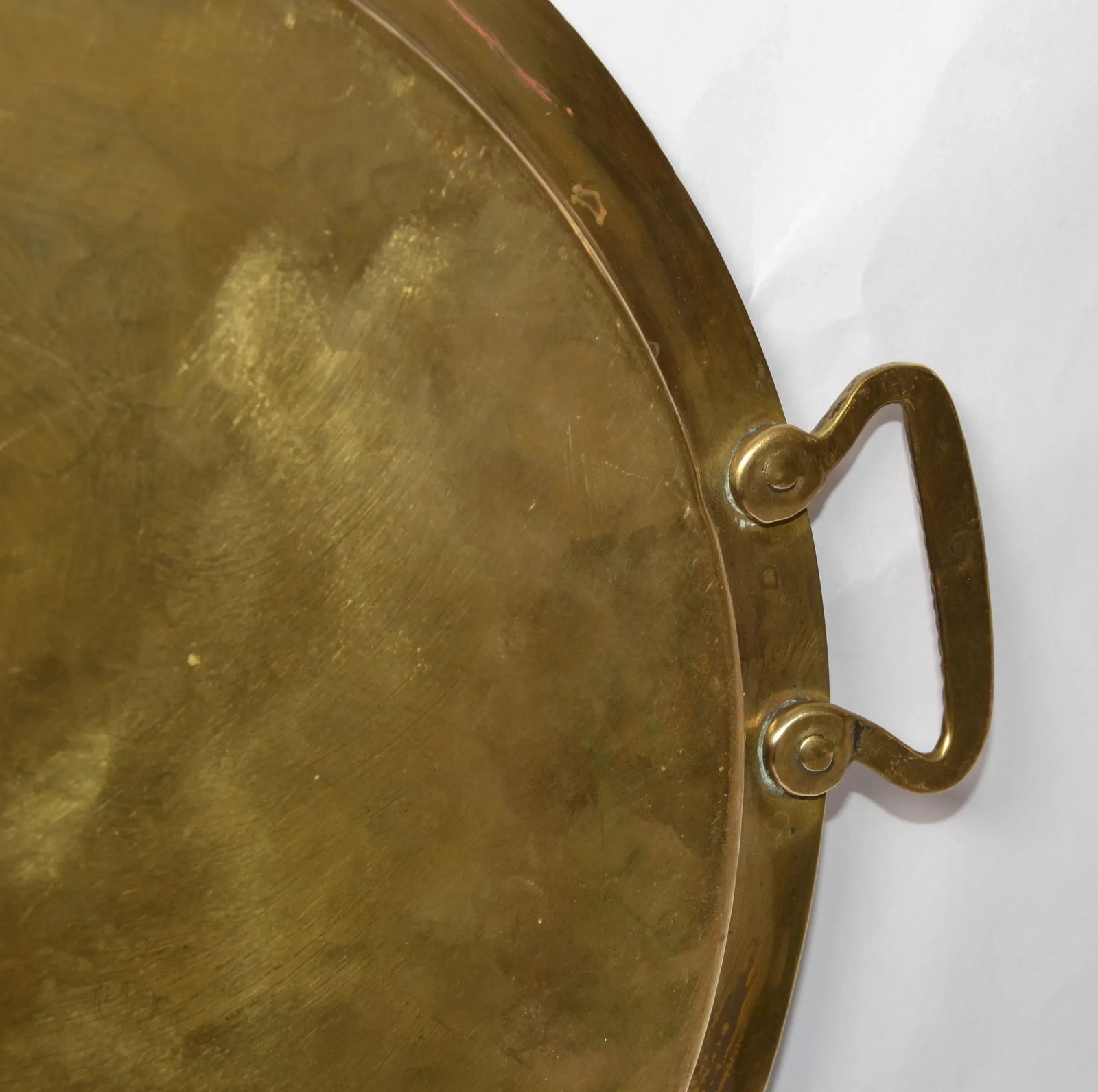 Early 20th Century Arts and Crafts Round Hammered Brass Serving Tray - 11