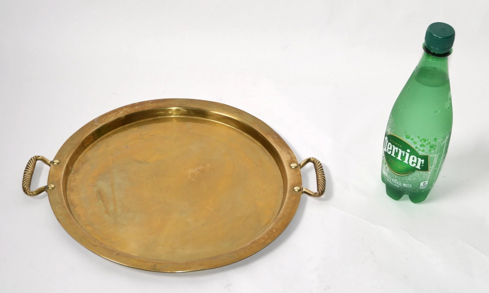 Early 20th Century Arts and Crafts Round Hammered Brass Serving Tray - 5