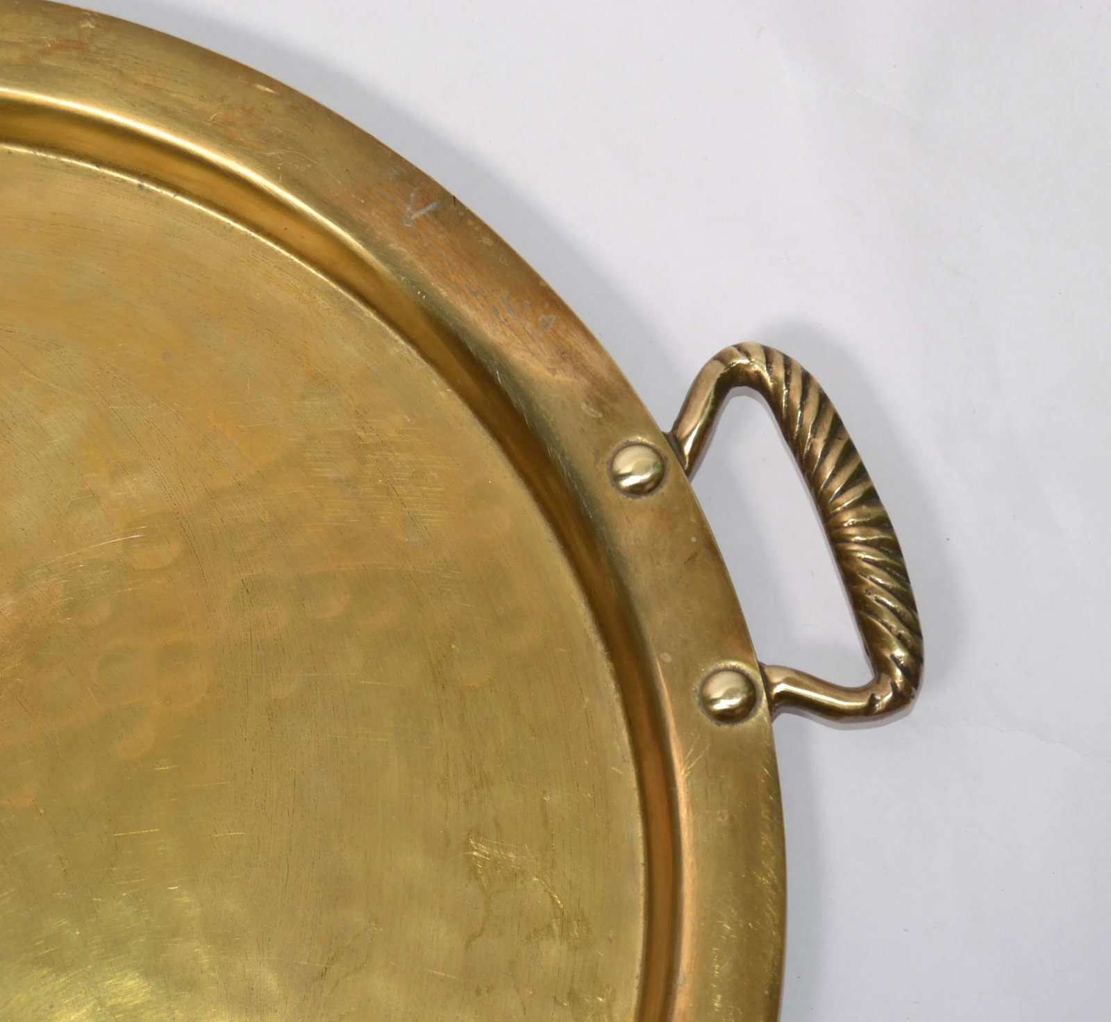 Early 20th Century Arts and Crafts Round Hammered Brass Serving Tray - 8