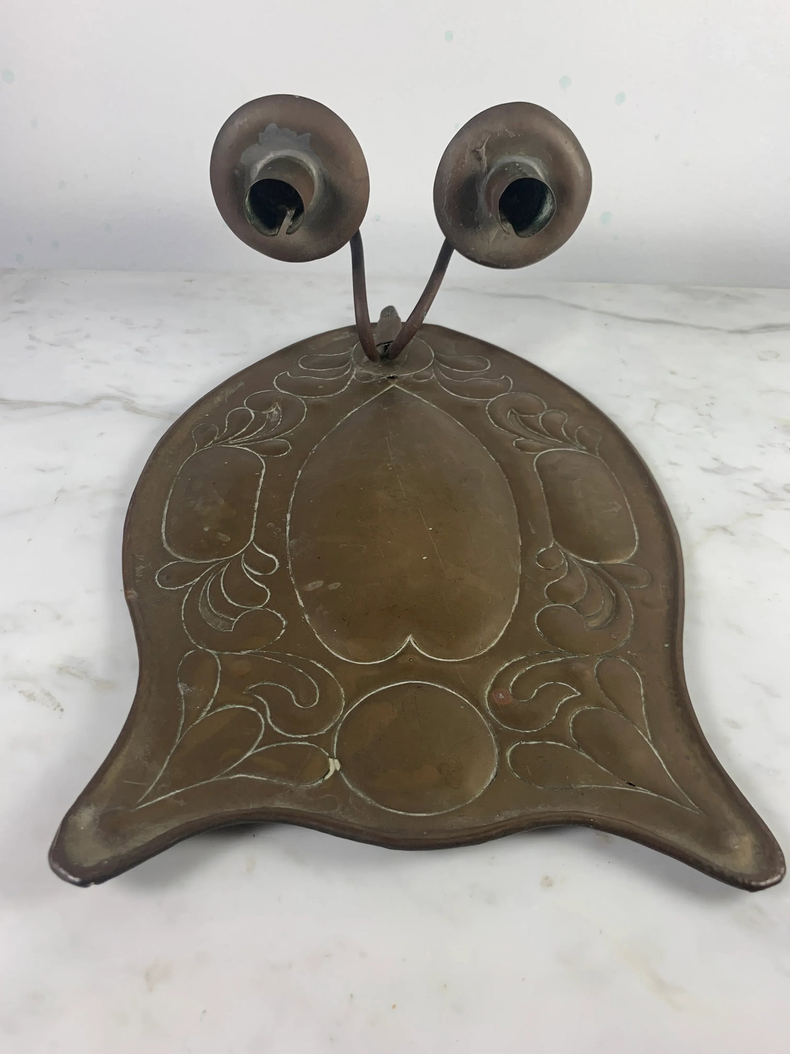 1900s Arts & Crafts Repousse Double Candle Brass Sconce - 10