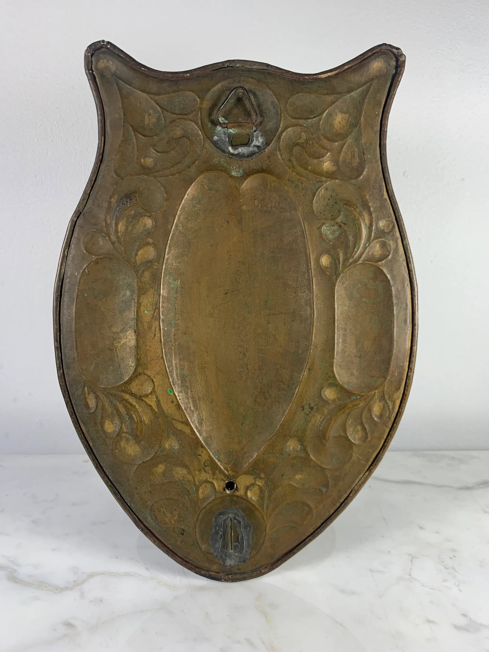 1900s Arts & Crafts Repousse Double Candle Brass Sconce - 6