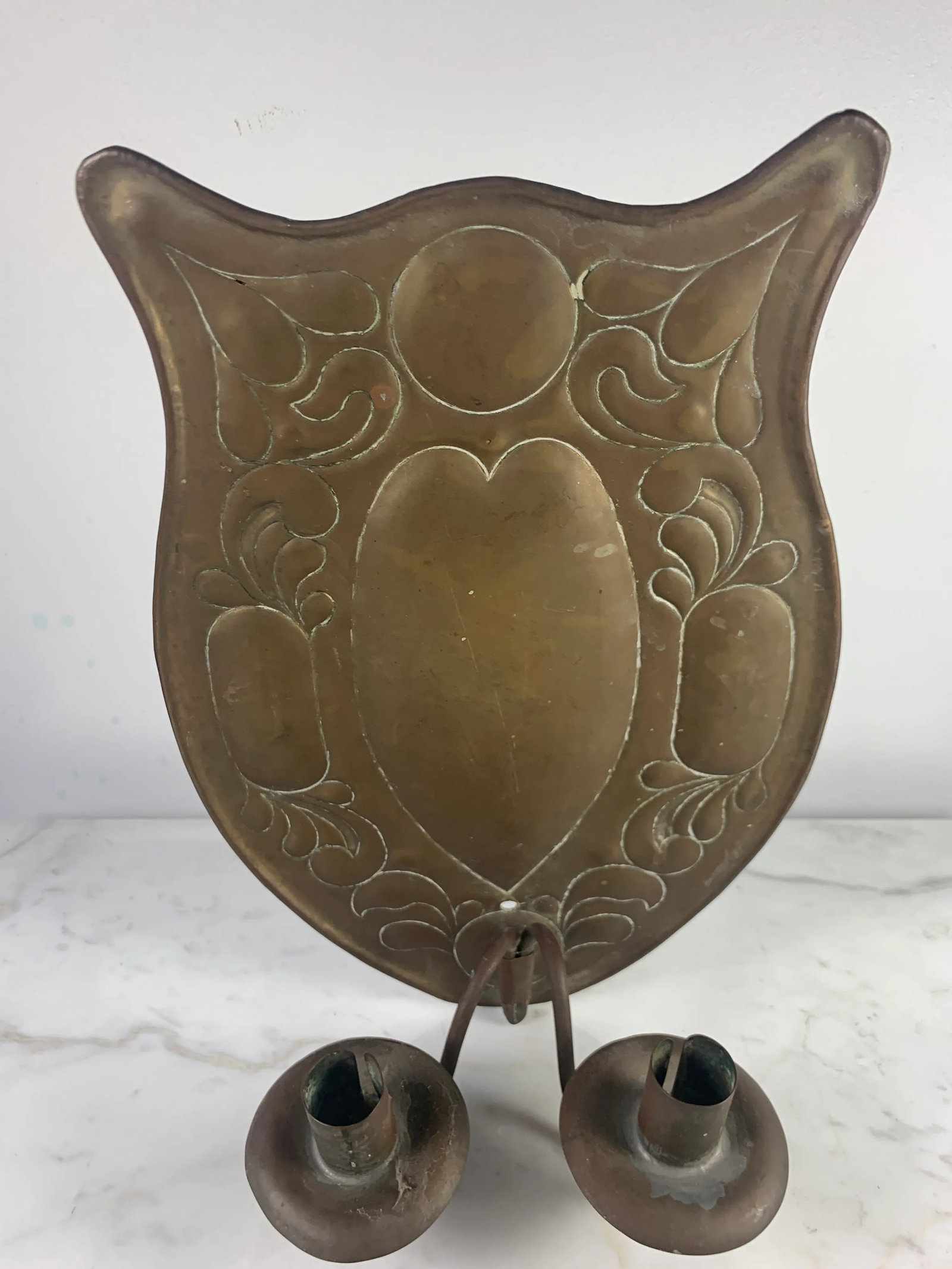 1900s Arts & Crafts Repousse Double Candle Brass Sconce - 8