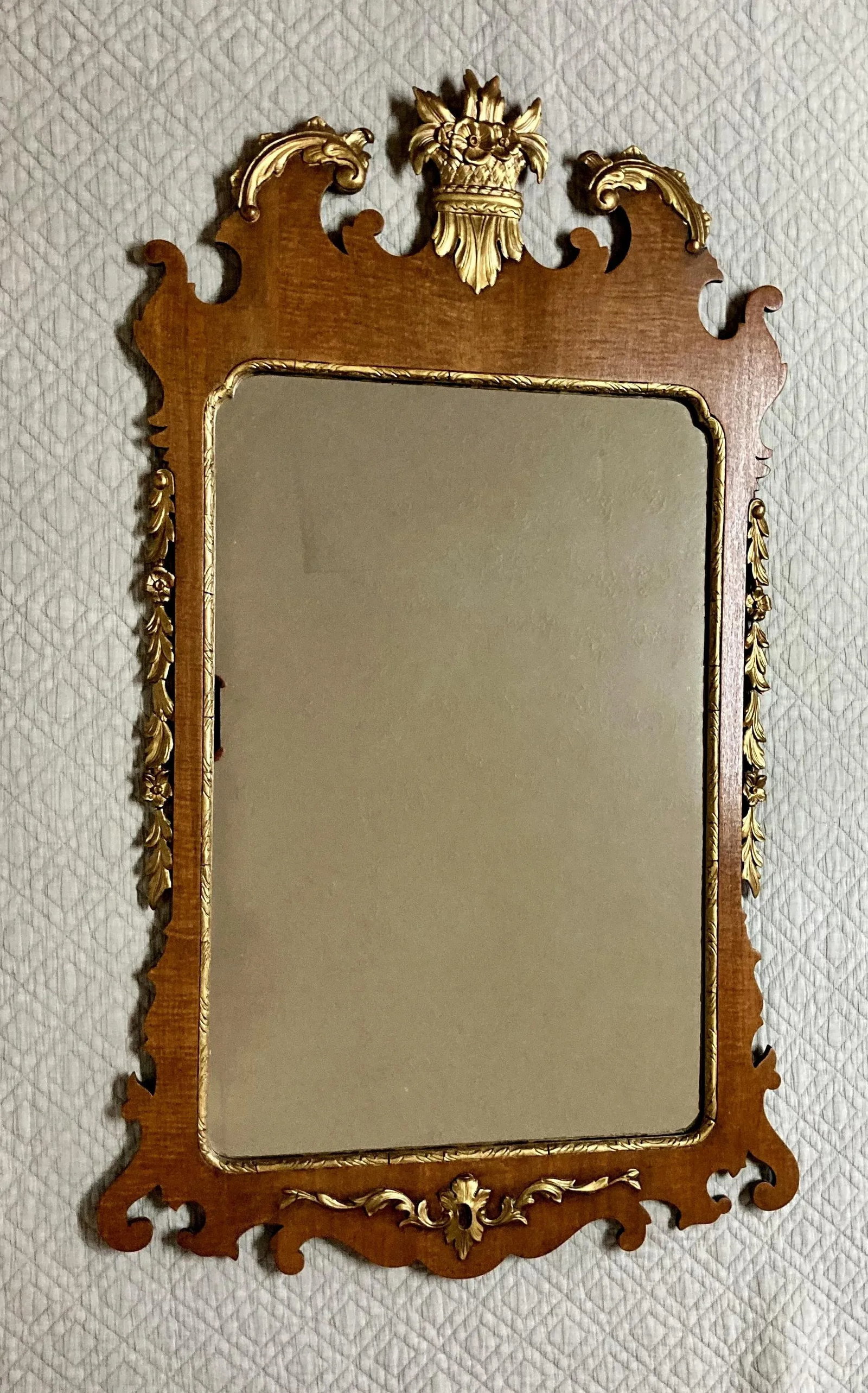 1920s Federal Walnut Mirror With Gold Acanthus Leaves and Flowers by Kindel Oxford - 11