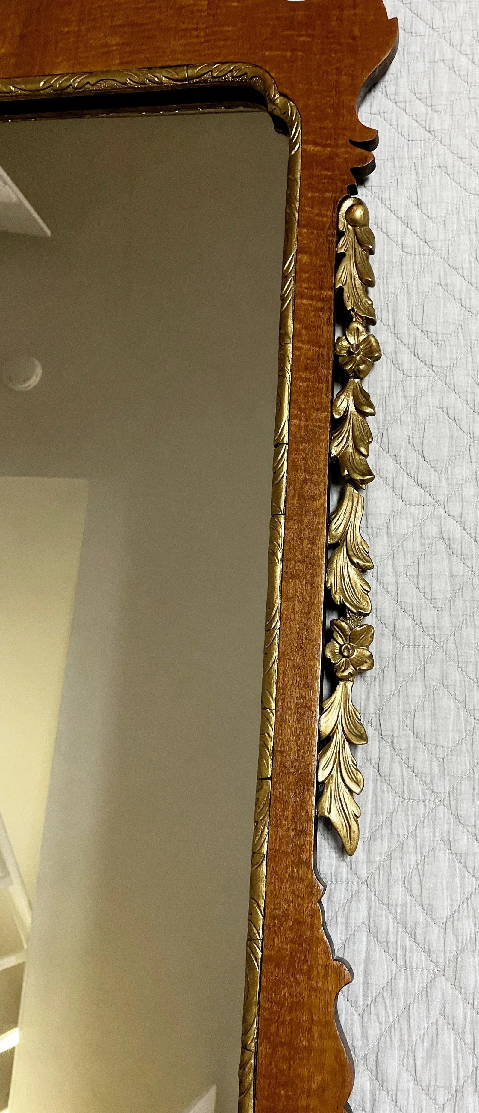 1920s Federal Walnut Mirror With Gold Acanthus Leaves and Flowers by Kindel Oxford - 2