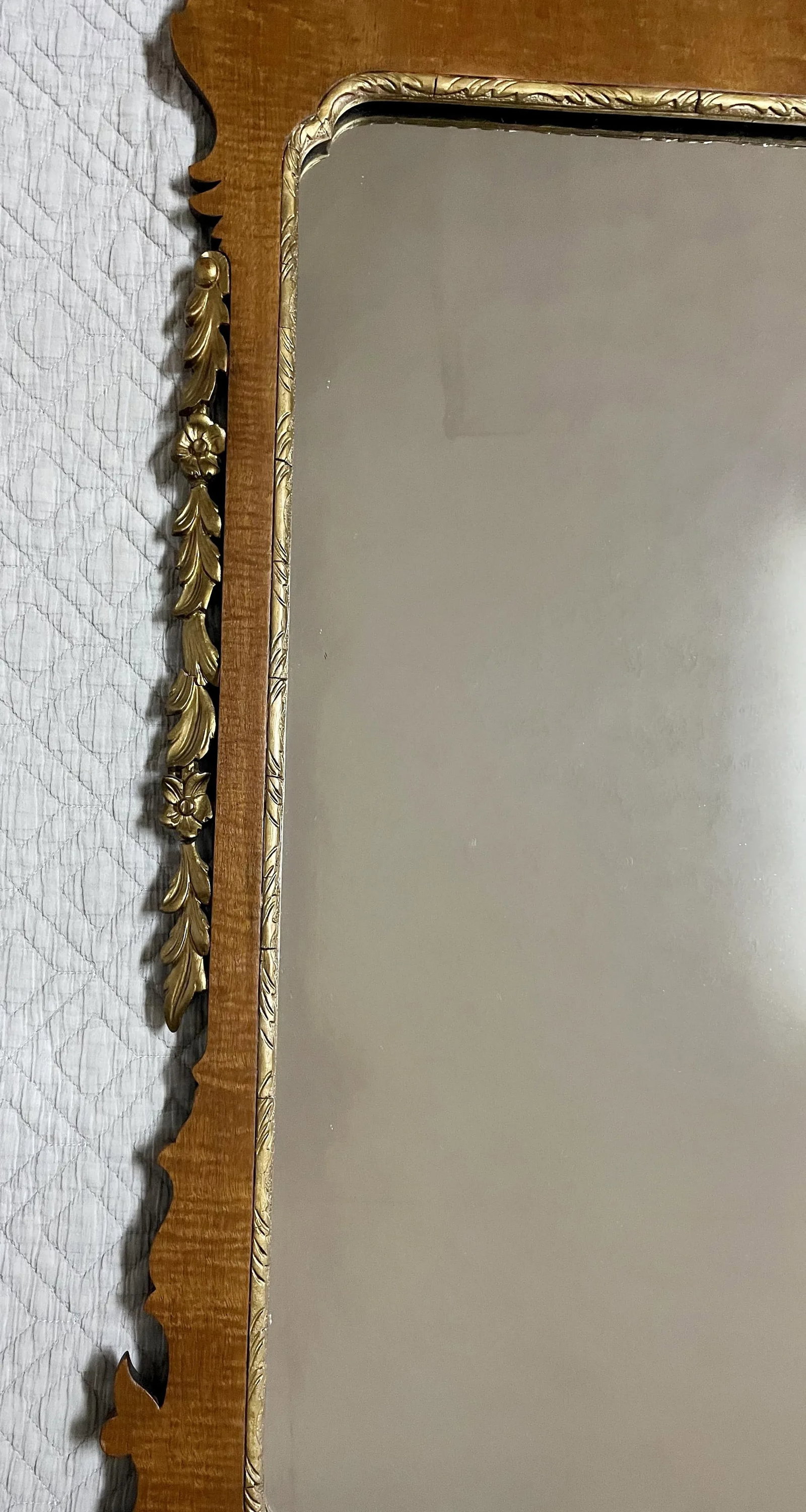 1920s Federal Walnut Mirror With Gold Acanthus Leaves and Flowers by Kindel Oxford - 3