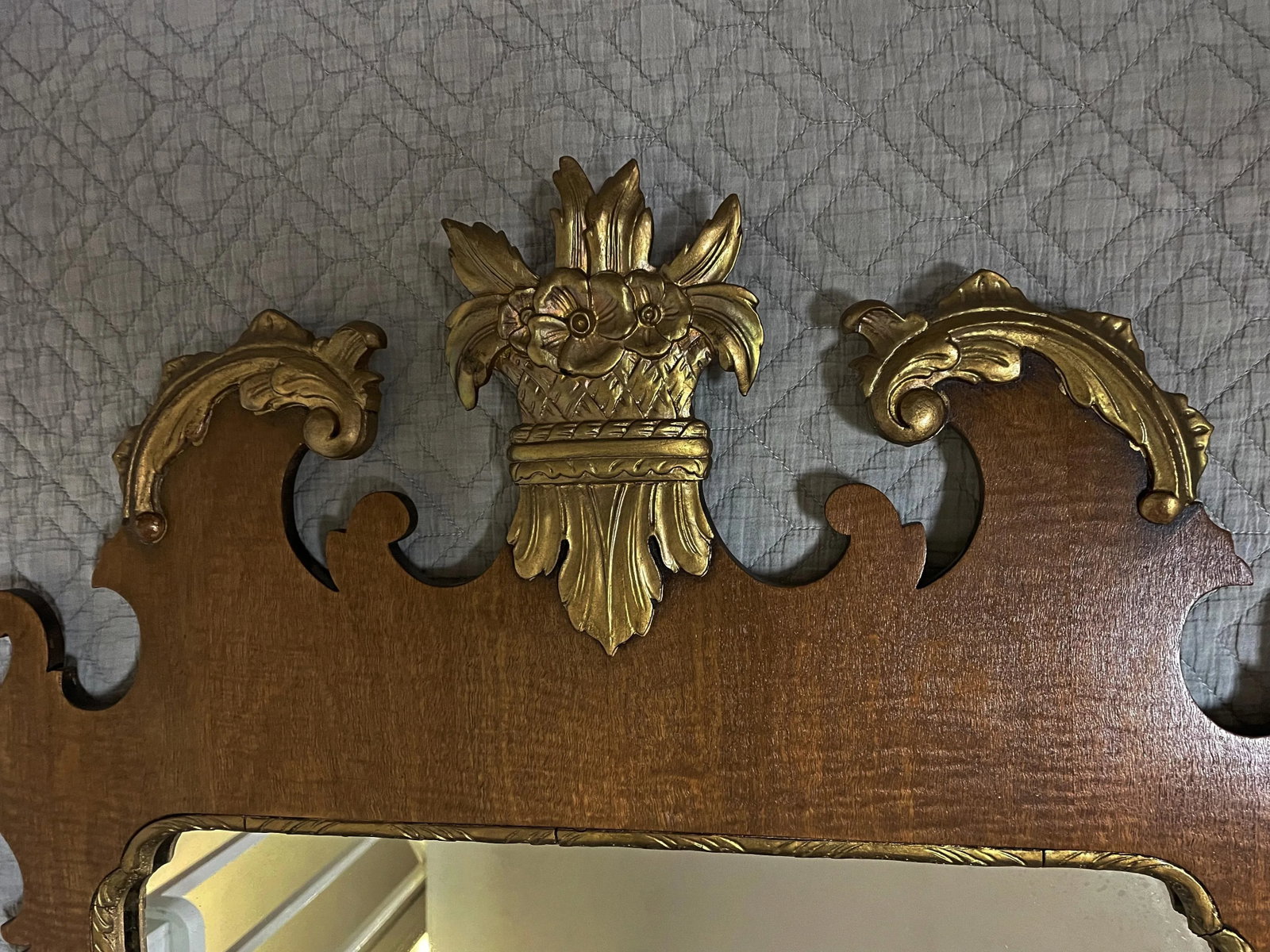 1920s Federal Walnut Mirror With Gold Acanthus Leaves and Flowers by Kindel Oxford - 4