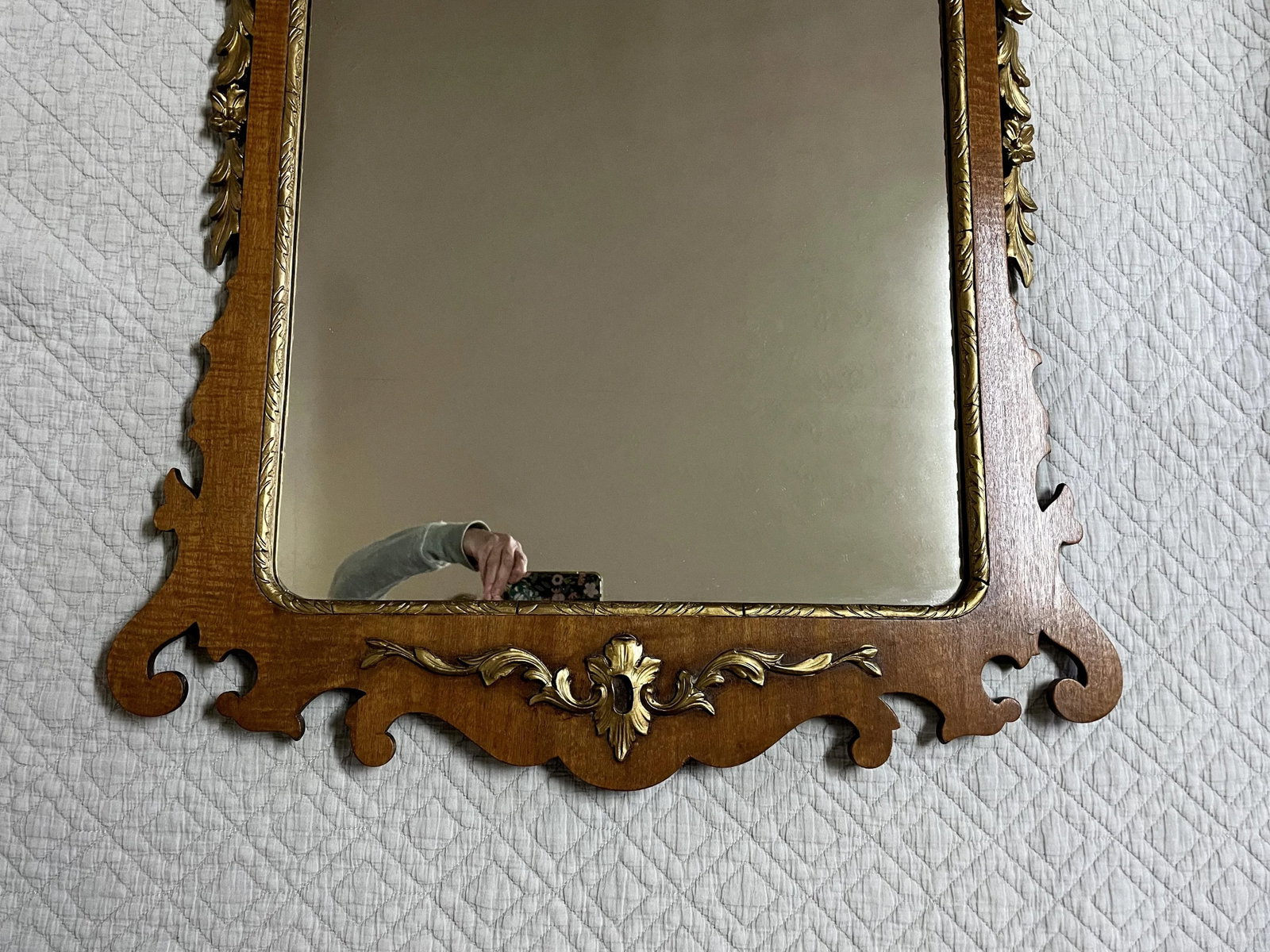 1920s Federal Walnut Mirror With Gold Acanthus Leaves and Flowers by Kindel Oxford - 5