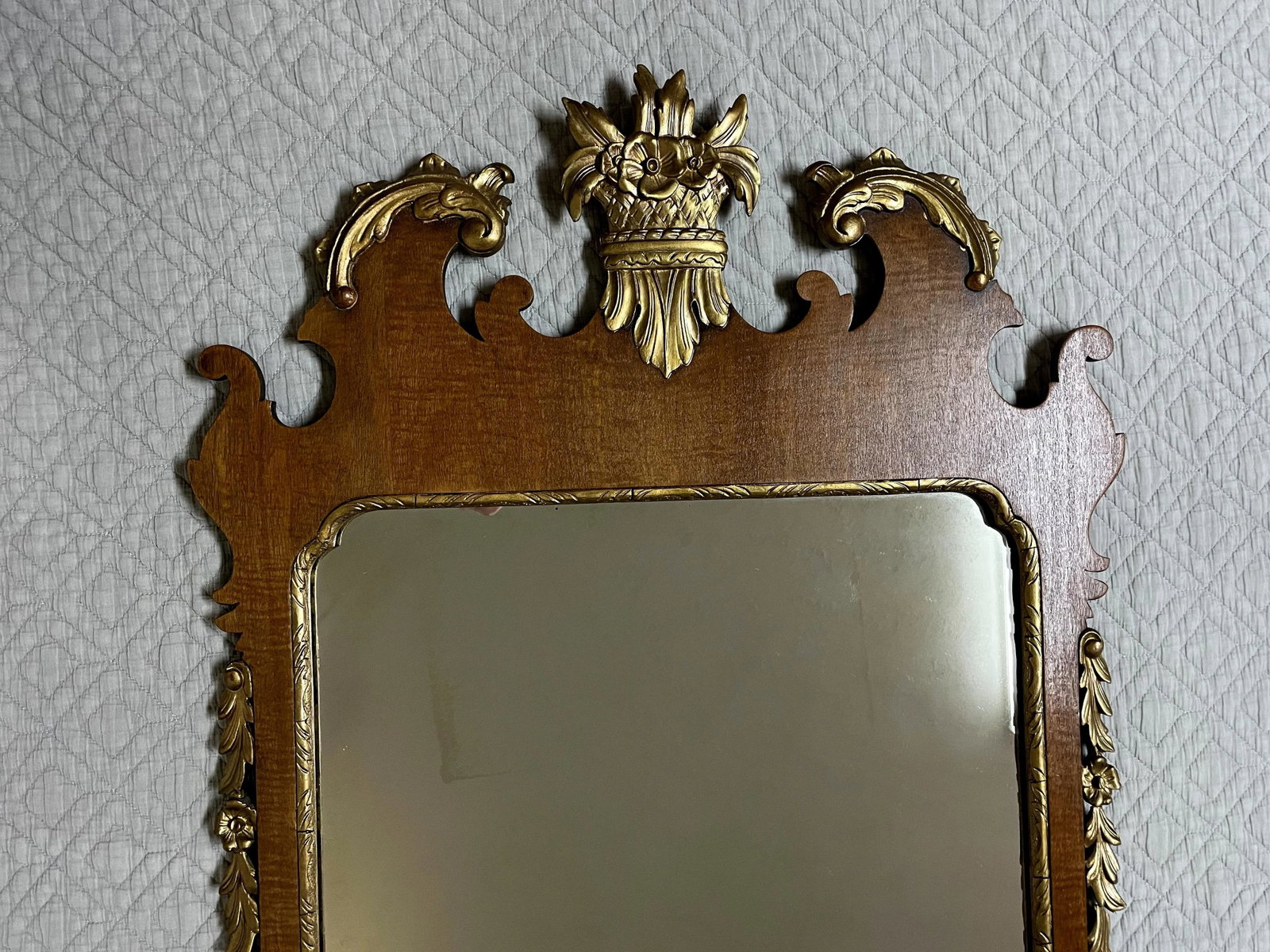 1920s Federal Walnut Mirror With Gold Acanthus Leaves and Flowers by Kindel Oxford - 6