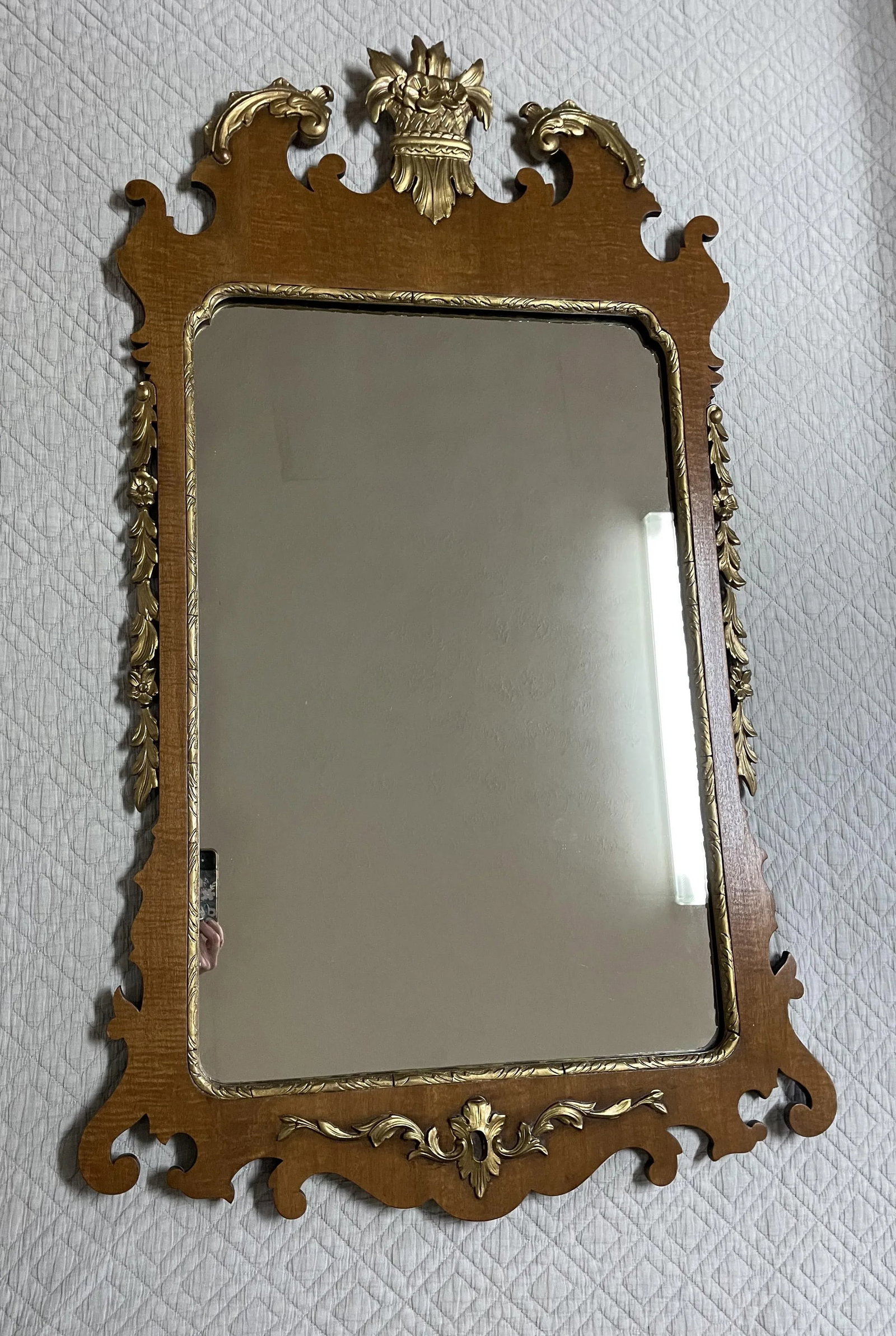 1920s Federal Walnut Mirror With Gold Acanthus Leaves and Flowers by Kindel Oxford - 7