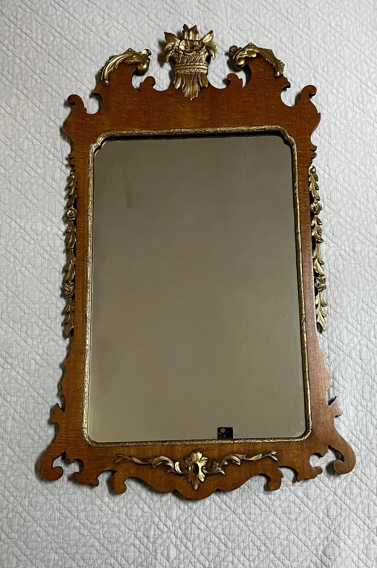1920s Federal Walnut Mirror With Gold Acanthus Leaves and Flowers by Kindel Oxford - 8
