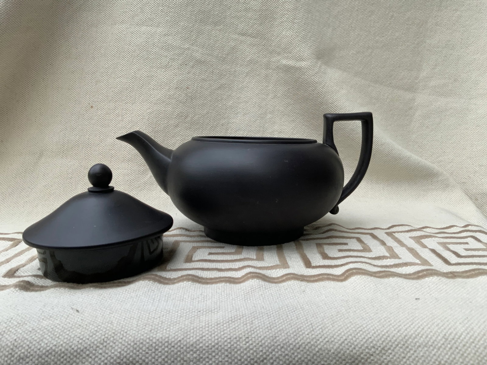 Georgian Style Wedgwood Black Basalt Jasperware Teapot - 3