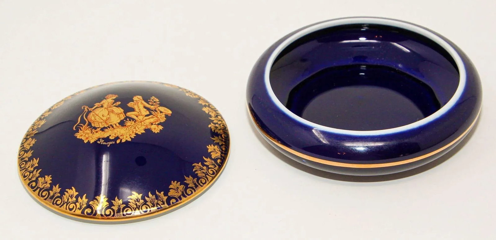 Royal Limoges Castel France 22-Karat Gold Trinket Round Box in Cobalt Blue - 3