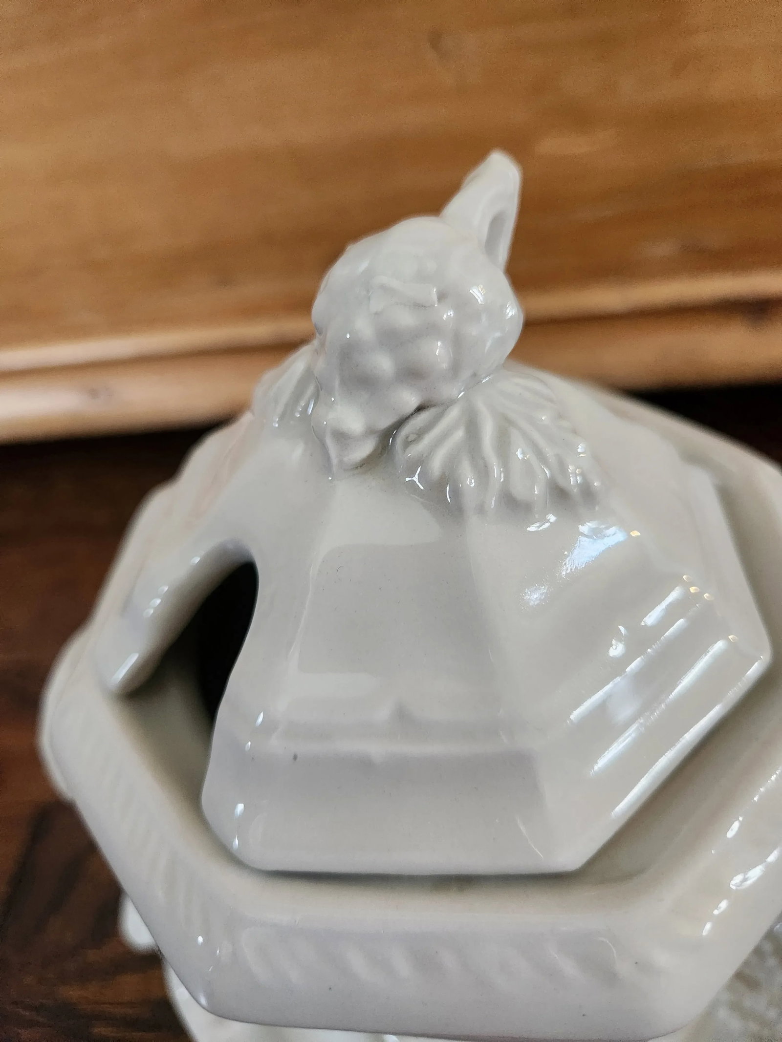 Circa 1960s Red Cliff China Ironstone Soup or Gravy Tureen With Underplate - 2