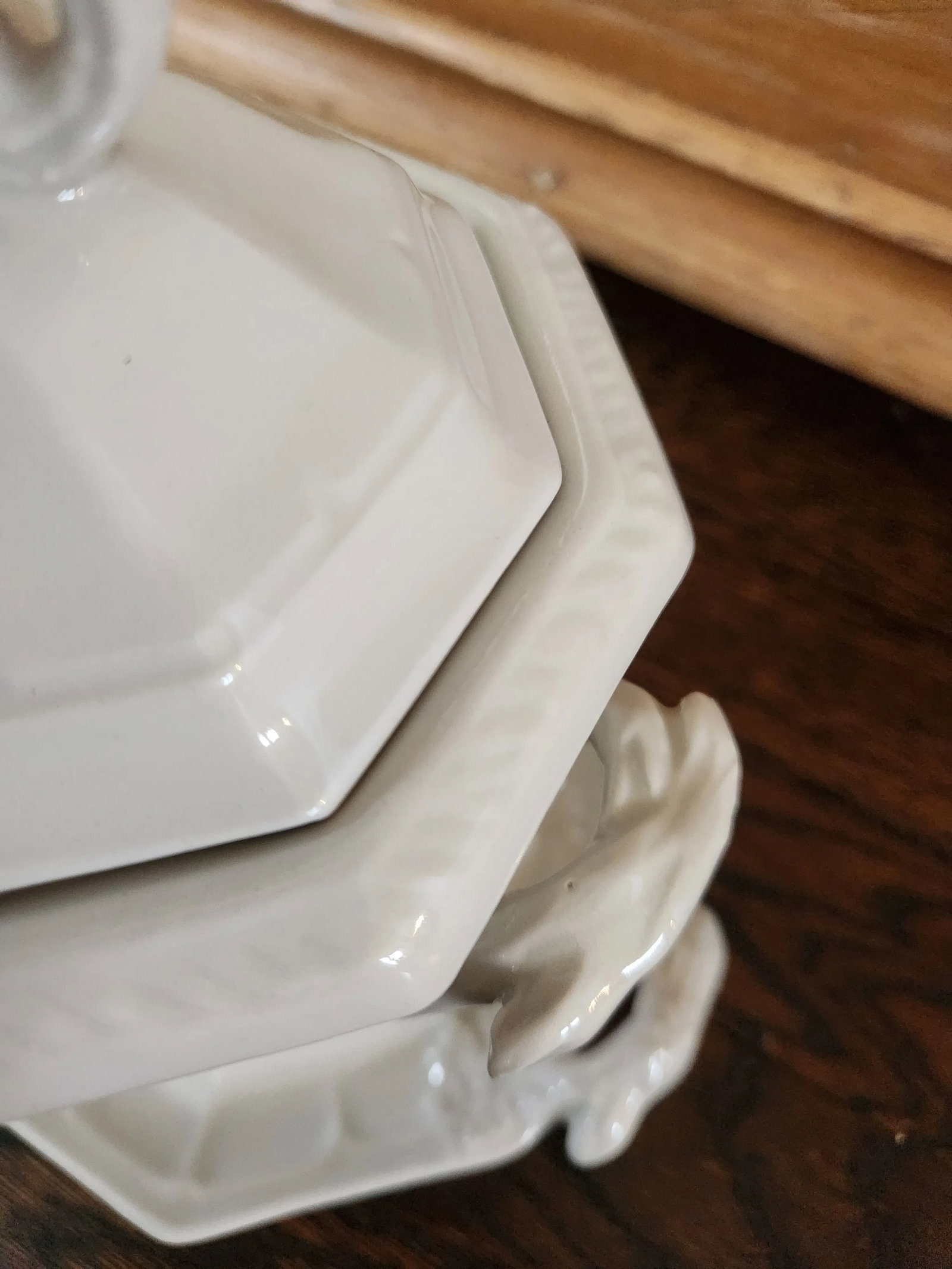 Circa 1960s Red Cliff China Ironstone Soup or Gravy Tureen With Underplate - 9