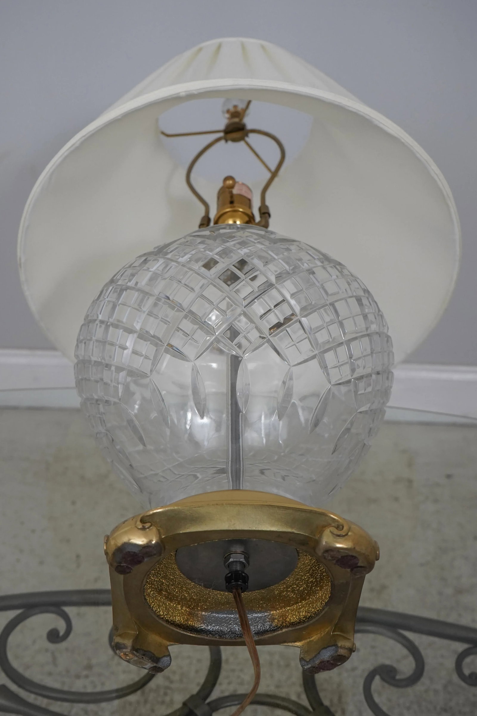 Ethan Allen Crystal & Brass Table Lamp W. Shade - 8