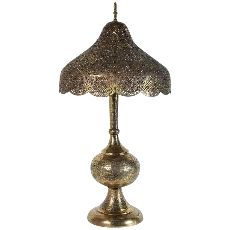 Antique Moorish Brass Table Lamp With Arabic Script: Antique fine Middle Eastern Moorish revival brass table lamp with Arabic calligraphy writing. Moorish, Syrian style brass table lamp with hammered brass with fine Islamic designs and Egyptian figure a