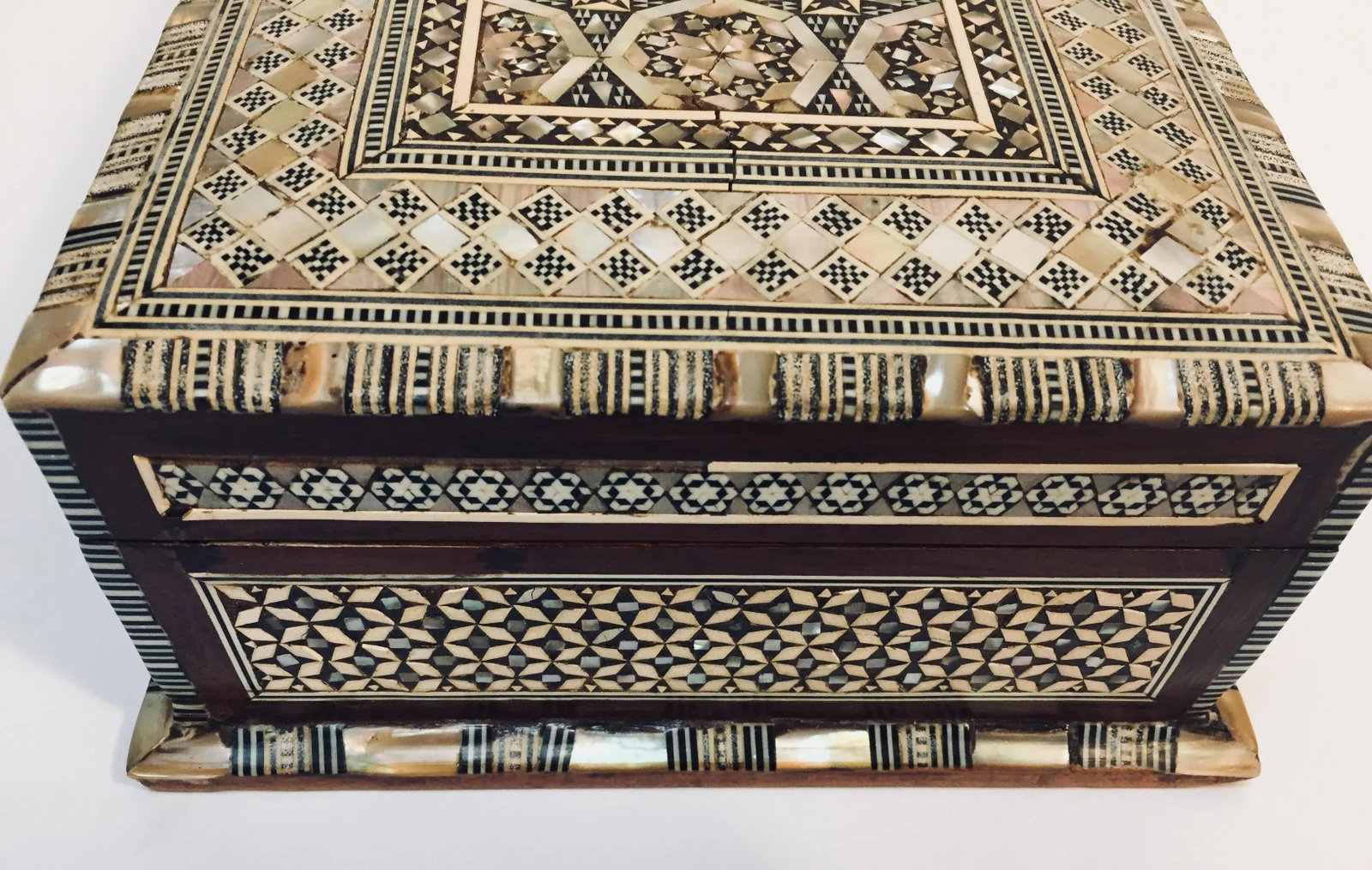 Vintage Middle Eastern Moorish Mosaic Marquetry Inlay Box - 3